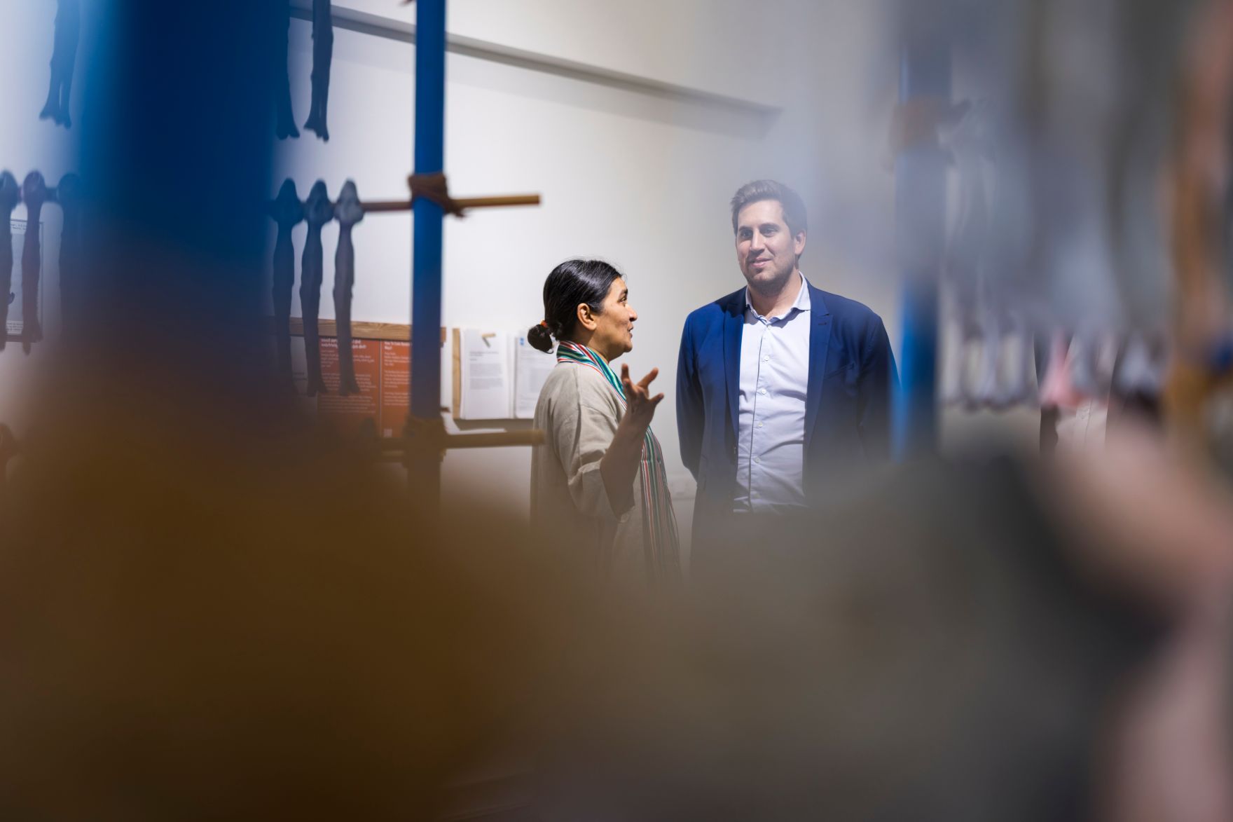 Am 21. Februar 2026 setzte Staatssekret&auml;r Alexander Pr&ouml;ll (r.) seinen mehrt&auml;gigen Arbeitsbesuch in Indien fort. Im Bild beim Besuch der Science Gallery Bengaluru.