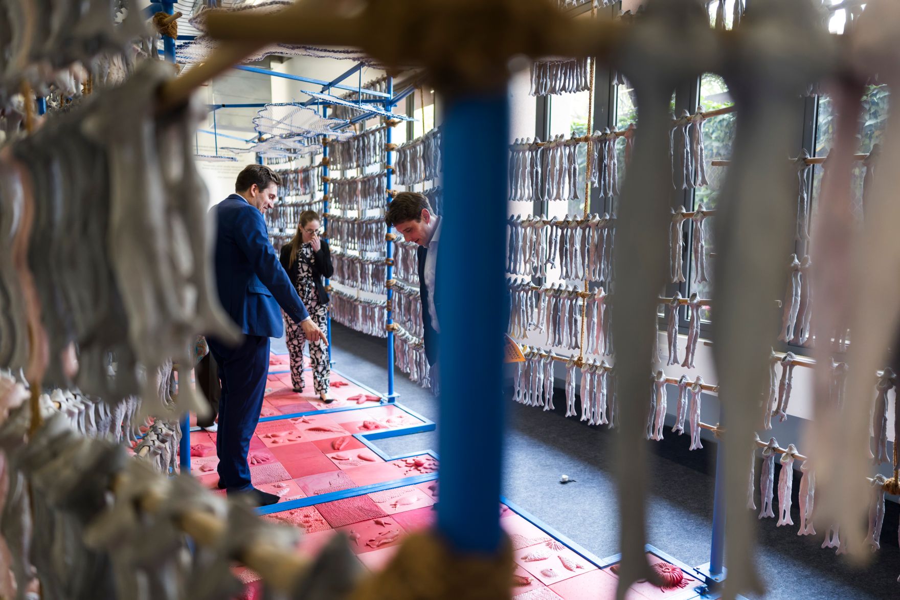 Am 21. Februar 2026 setzte Staatssekret&auml;r Alexander Pr&ouml;ll (l.) seinen mehrt&auml;gigen Arbeitsbesuch in Indien fort. Im Bild beim Besuch der Science Gallery Bengaluru.