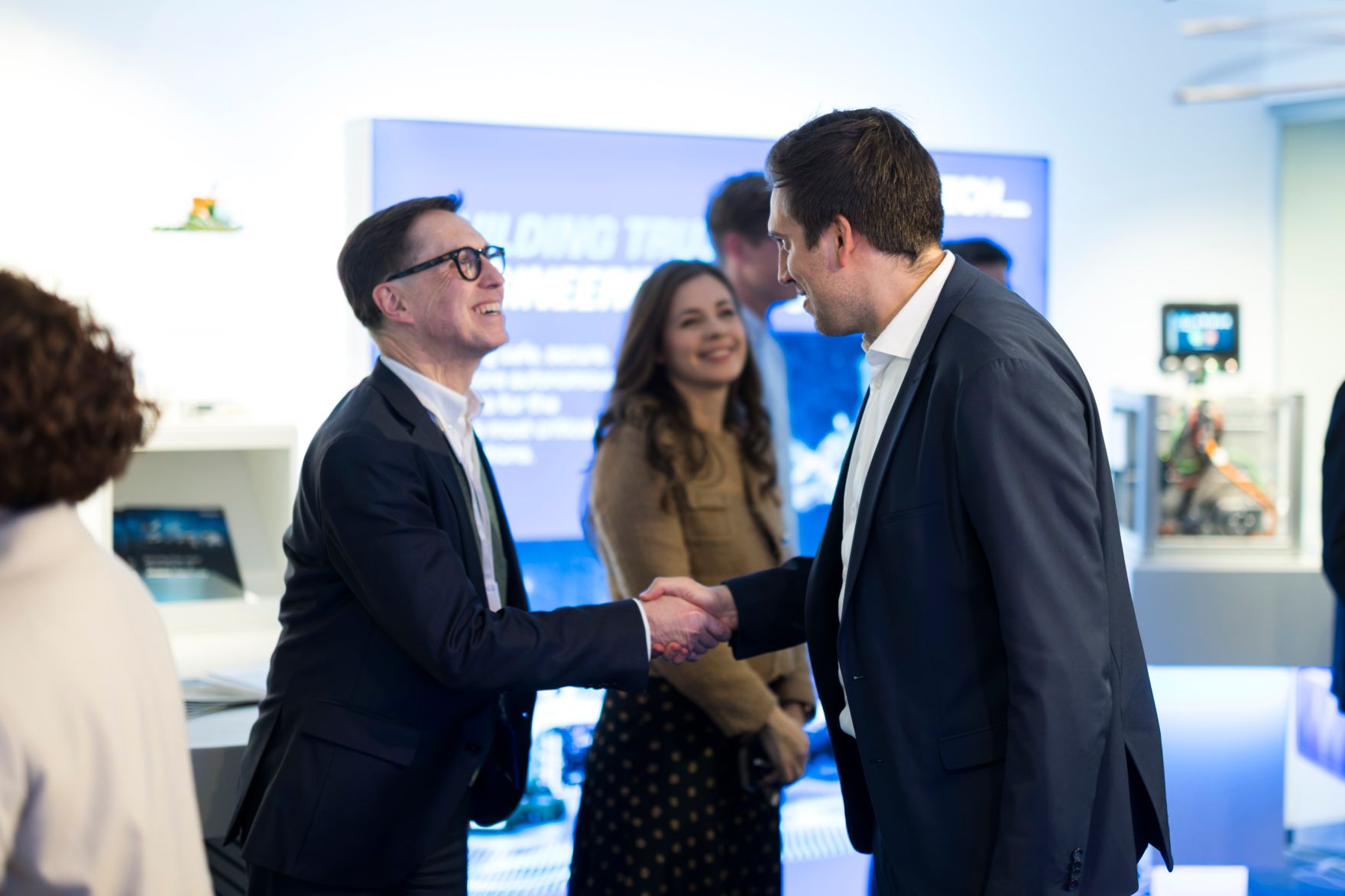 Am 5. M&auml;rz 2026 besuchte Staatssekret&auml;r Alexander Pr&ouml;ll (r.) gemeinsam mit Staatssekret&auml;rin Elisabeth Zehetner, die TTTech Group in Wien.