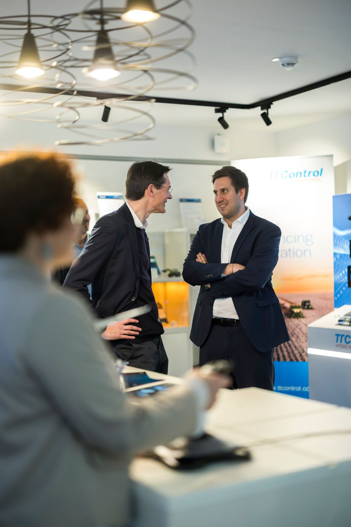 Am 5. M&auml;rz 2026 besuchte Staatssekret&auml;r Alexander Pr&ouml;ll (r.) gemeinsam mit Staatssekret&auml;rin Elisabeth Zehetner (l.), die TTTech Group in Wien.