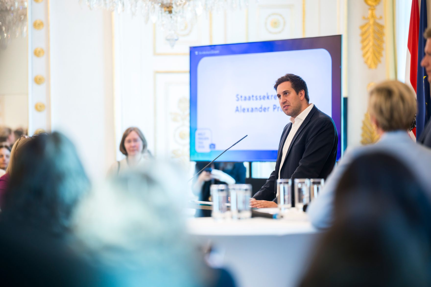Am 5. M&auml;rz 2026 fand anl&auml;sslich des Weltfrauentags eine Veranstaltung im Bundeskanzleramt statt. Im Bild Staatssekret&auml;r Alexander Pr&ouml;ll (m.r.).