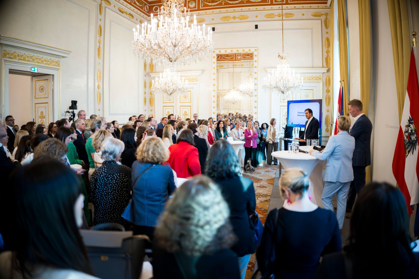 Am 5. M&auml;rz 2026 fand anl&auml;sslich des Weltfrauentags eine Veranstaltung im Bundeskanzleramt statt. Im Bild Staatssekret&auml;r Alexander Pr&ouml;ll (4.v.r.).