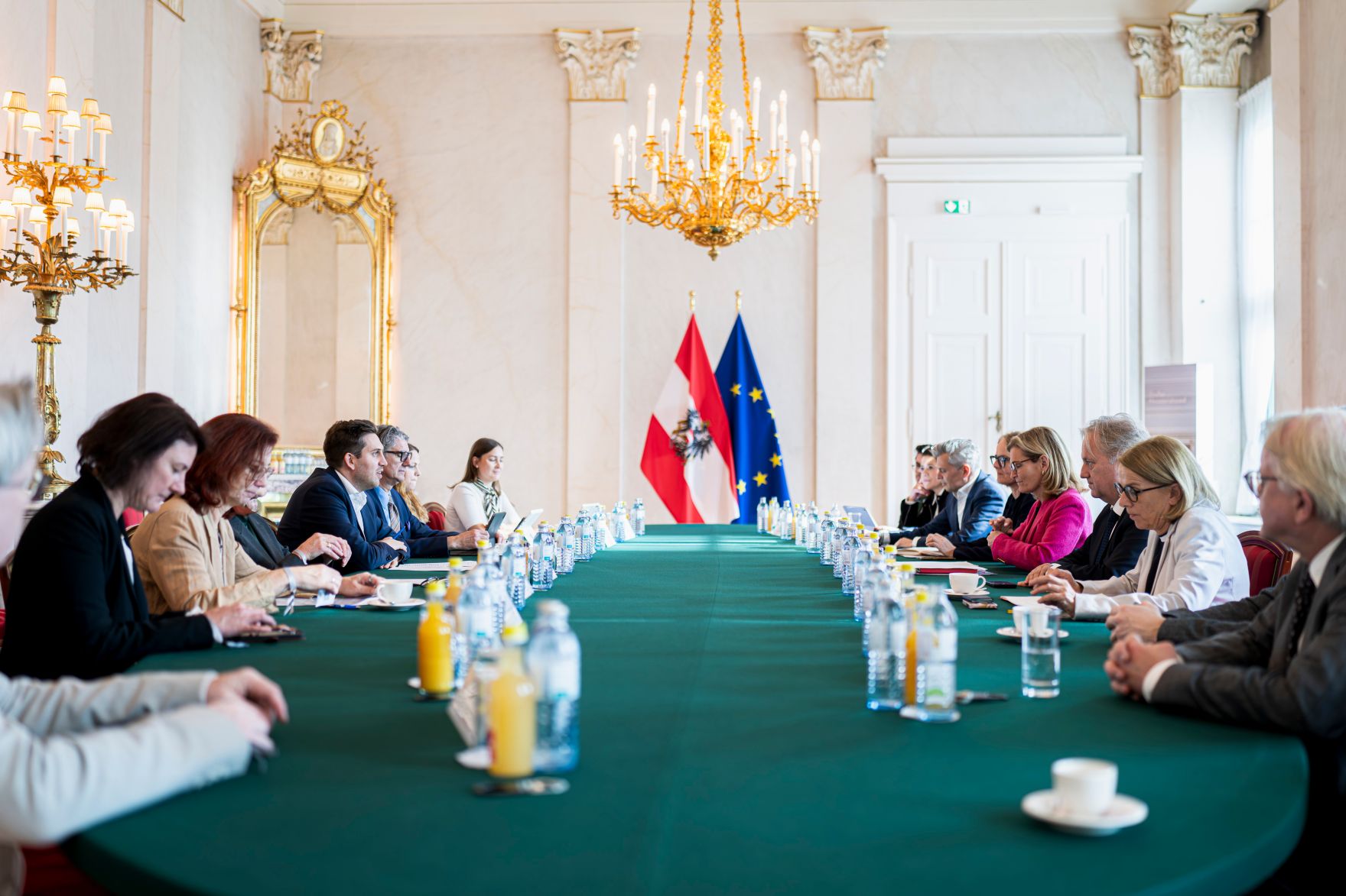 Am 11. M&auml;rz 2026 empfing Staatssekret&auml;r Alexander Pr&ouml;ll (4.v.l.) ITU Generalsekret&auml;rin Doreen Bogdan-Martin (4.v.r.) zu einem Arbeitsgespr&auml;ch im Bundeskanzleramt.