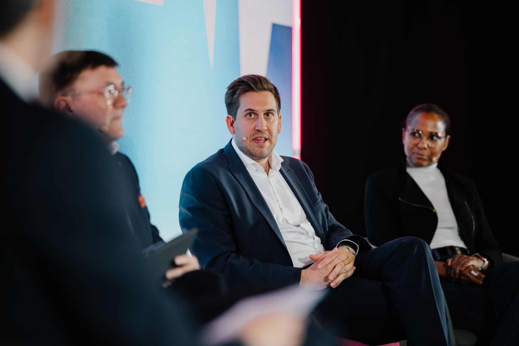 Am 11. M&auml;rz 2026 nahm Staatssekret&auml;r Alexander Pr&ouml;ll (m.r.) im Rahmen der Digital X Wien 2026 Messe an einer Podiumsdiskussion teil.