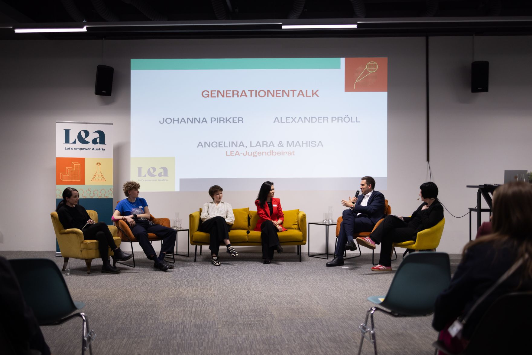 Am 16. M&auml;rz 2026 nahm Staatssekret&auml;r Alexander Pr&ouml;ll (3.v.r.) an der Podiumsdiskussion "She shapes AI" teil.