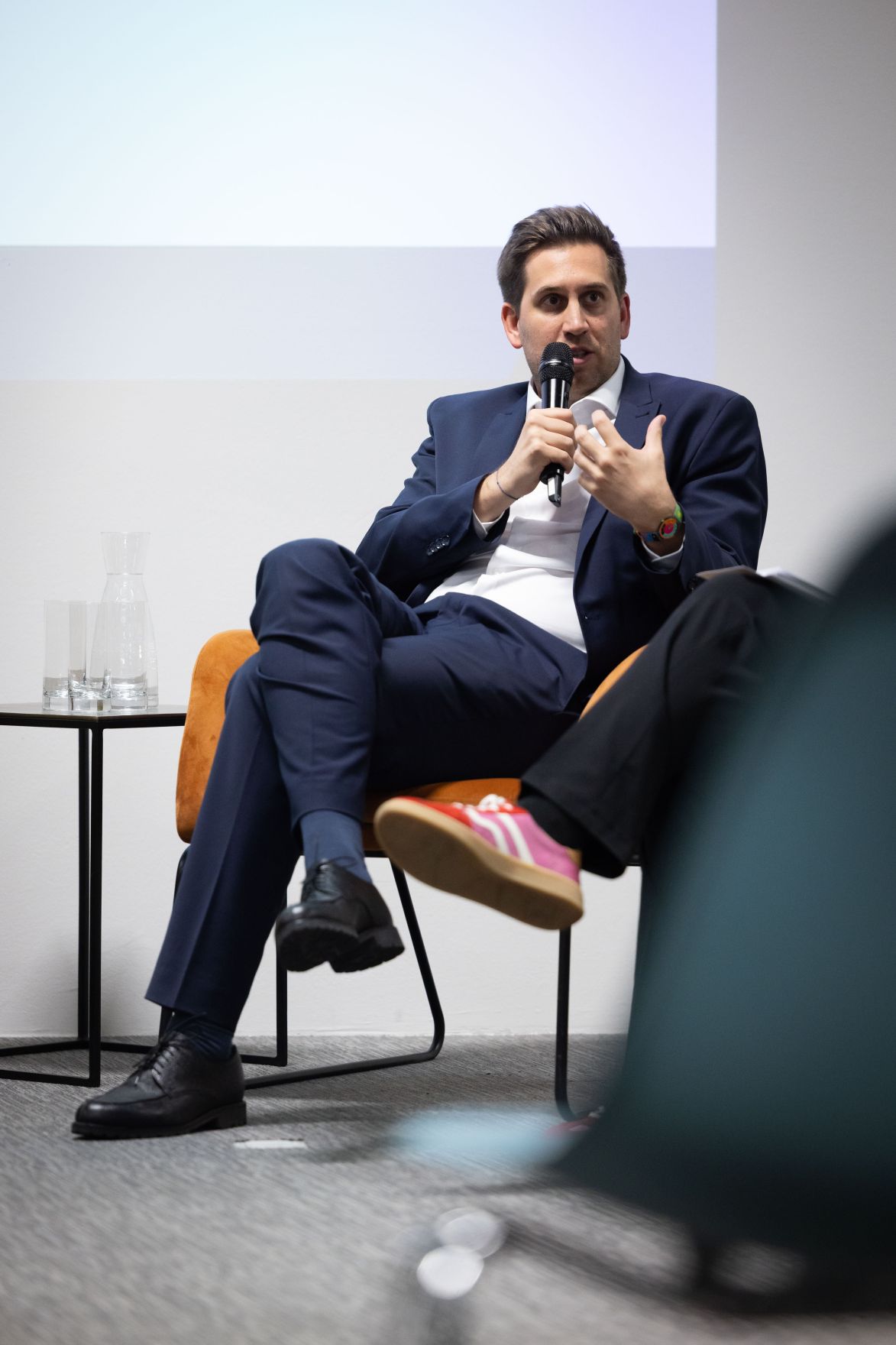 Am 16. M&auml;rz 2026 nahm Staatssekret&auml;r Alexander Pr&ouml;ll (im Bild) an der Podiumsdiskussion "She shapes AI" teil.