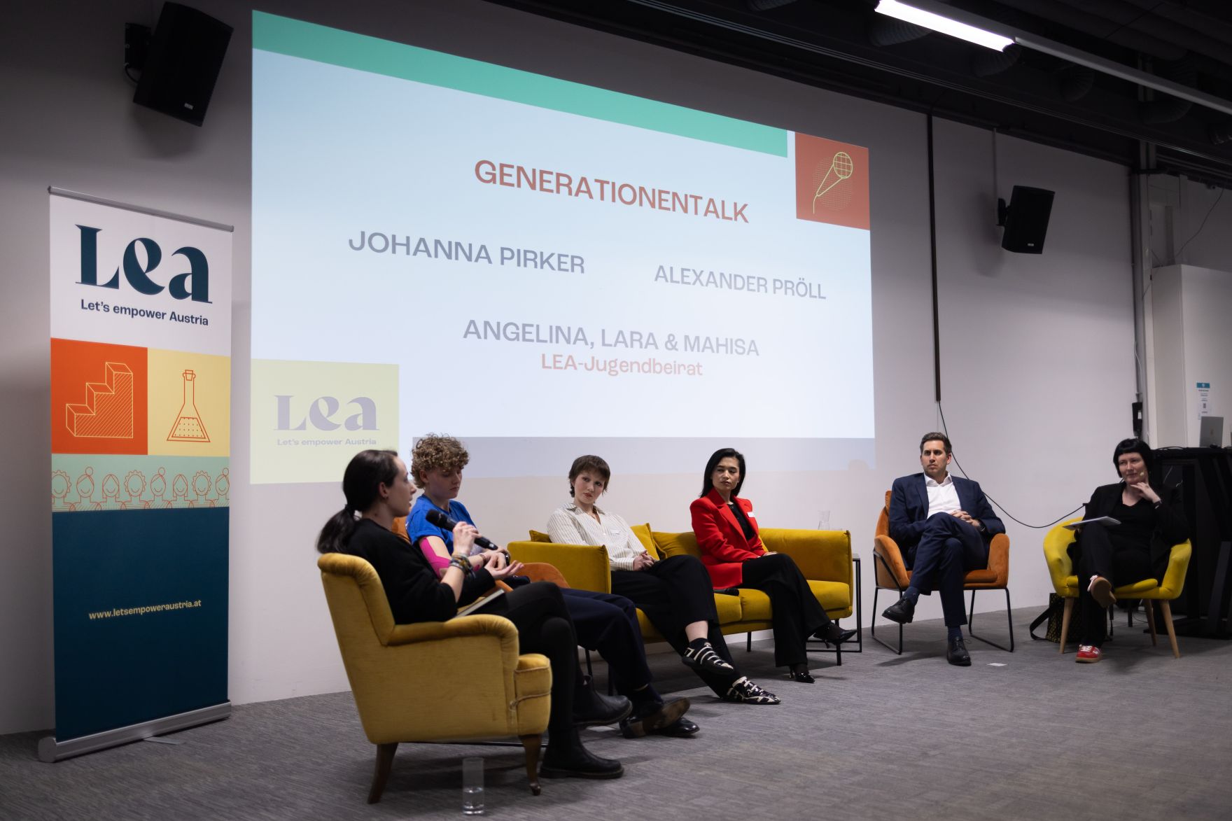 Am 16. M&auml;rz 2026 nahm Staatssekret&auml;r Alexander Pr&ouml;ll (2.v.r.) an der Podiumsdiskussion "She shapes AI" teil.