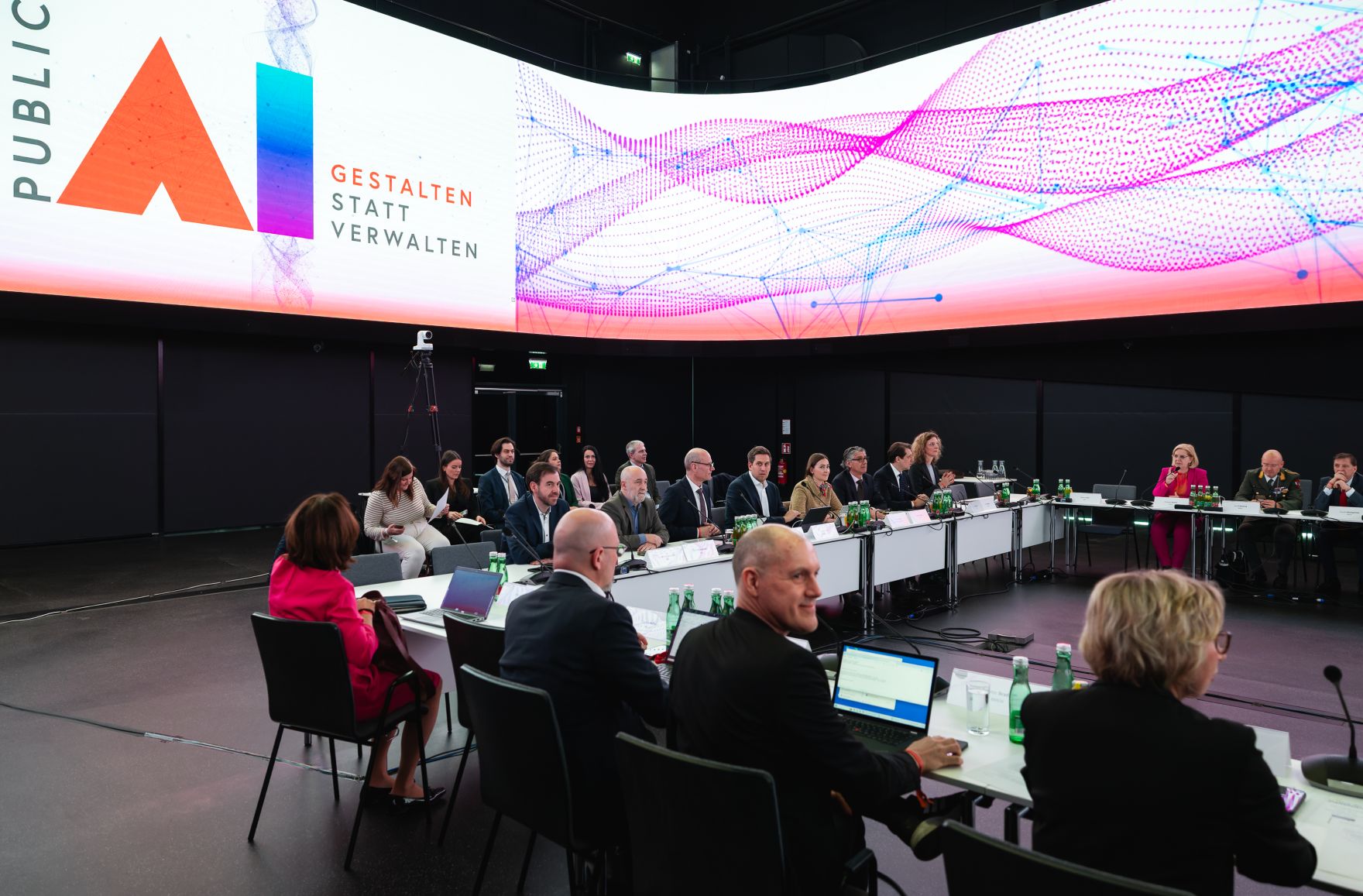 Am 19. M&auml;rz 2026 nahm Staatssekret&auml;r Alexander Pr&ouml;ll (m.) an der KI-Konklave im Haus der Digitalisierung teil.