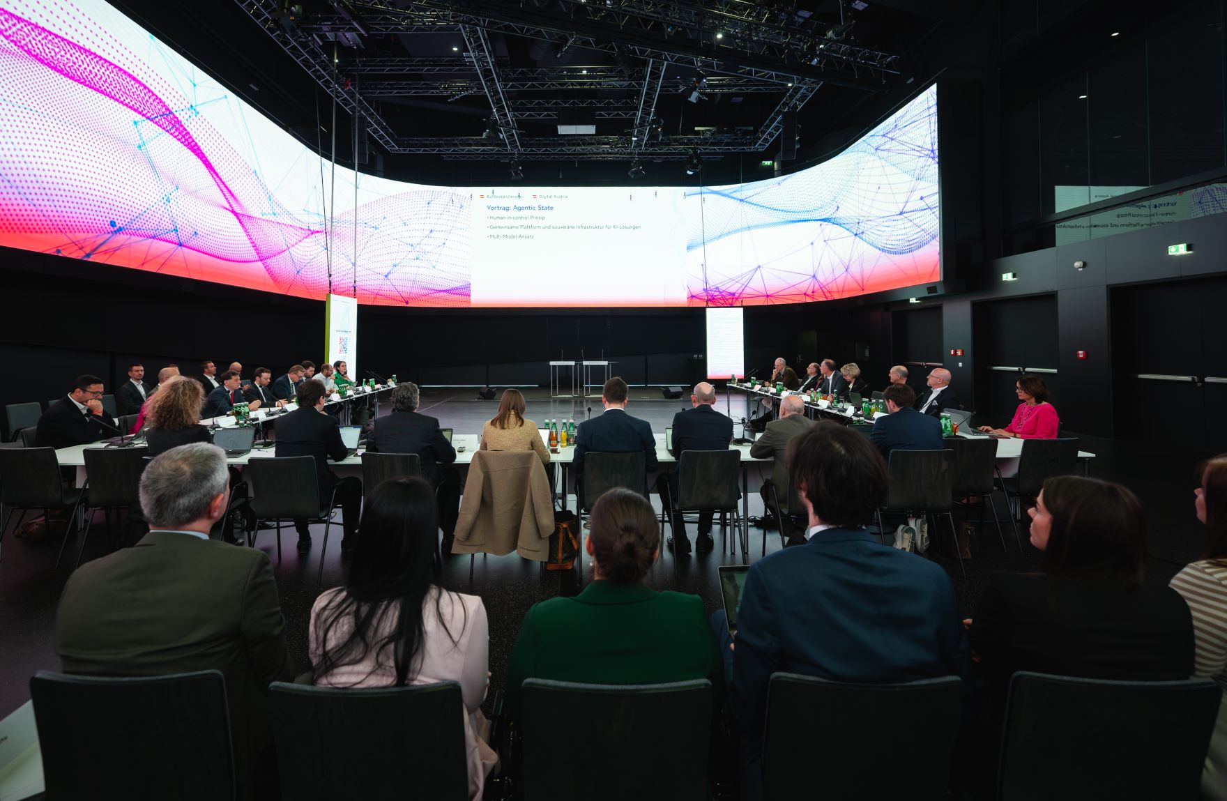 Am 19. M&auml;rz 2026 nahm Staatssekret&auml;r Alexander Pr&ouml;ll (m.r.) an der KI-Konklave im Haus der Digitalisierung teil.