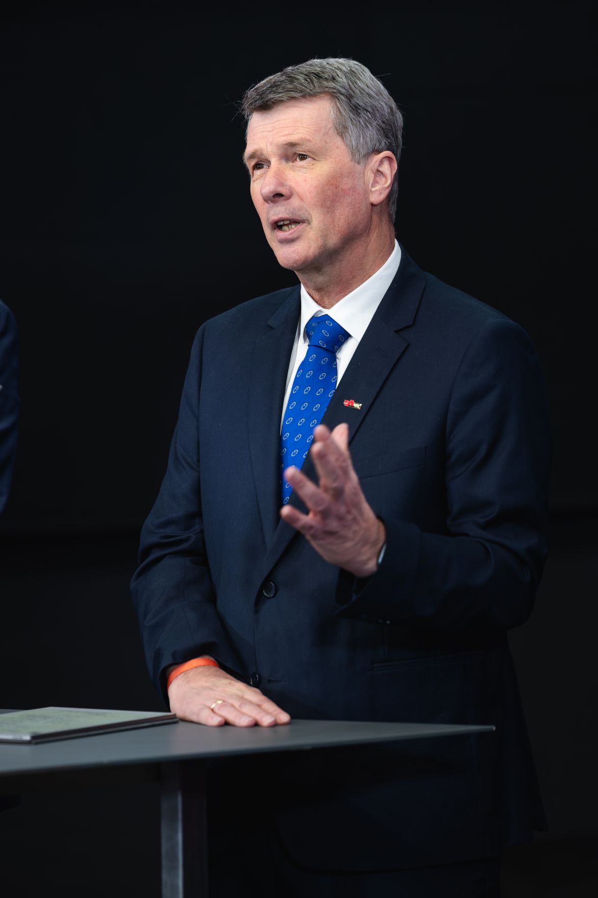 Am 19. M&auml;rz 2026 nahm Staatssekret&auml;r Alexander Pr&ouml;ll an der KI-Konklave im Haus der Digitalisierung teil. Im Bild gemeinsam mit dem Vorsitzenden des KI-Beirates Horst Bischof (im Bild) und BRZ-Gesch&auml;ftsf&uuml;hrer Roland Ledinger, bei der anschlie&szlig;enden Pressekonferenz.