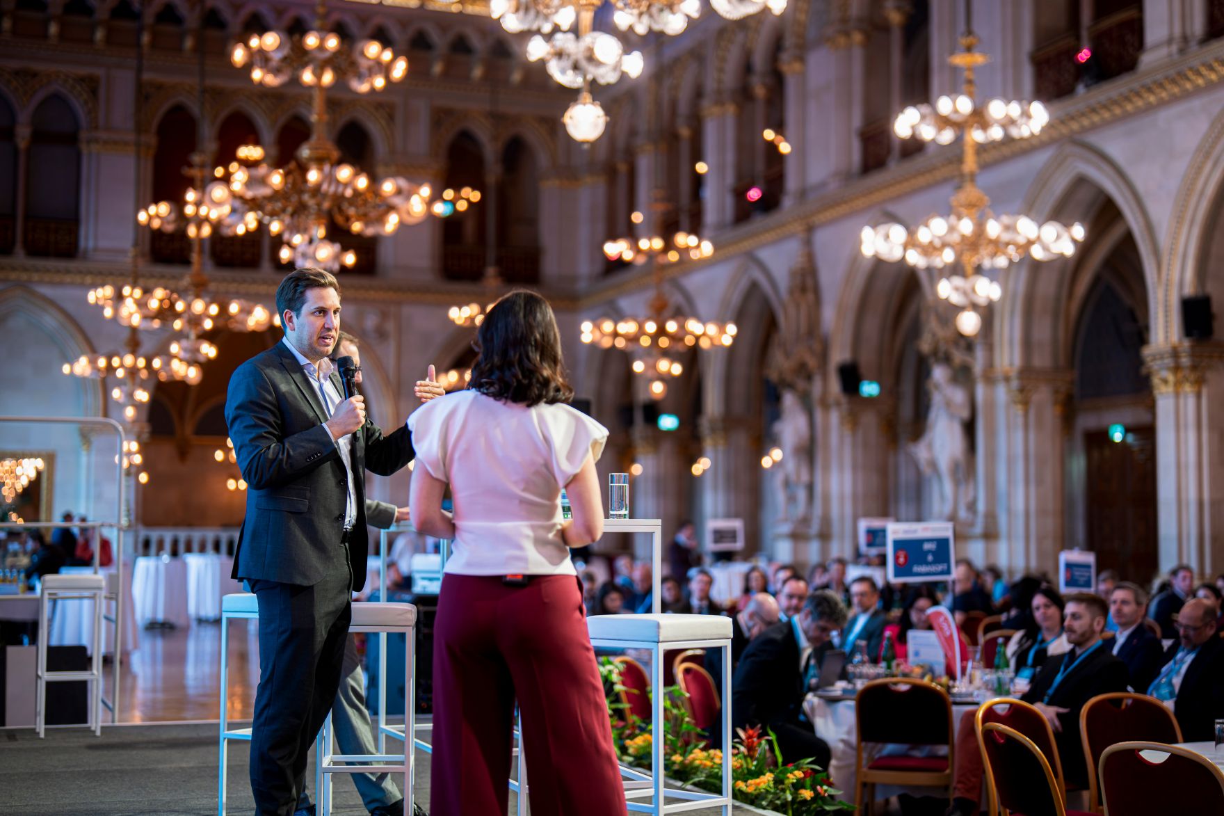 Am 26. M&auml;rz 2026 nahm Staatssekret&auml;r Alexander Pr&ouml;ll (l.) an der Safe Democracy Convention 2026 im Wiener Rathaus teil.