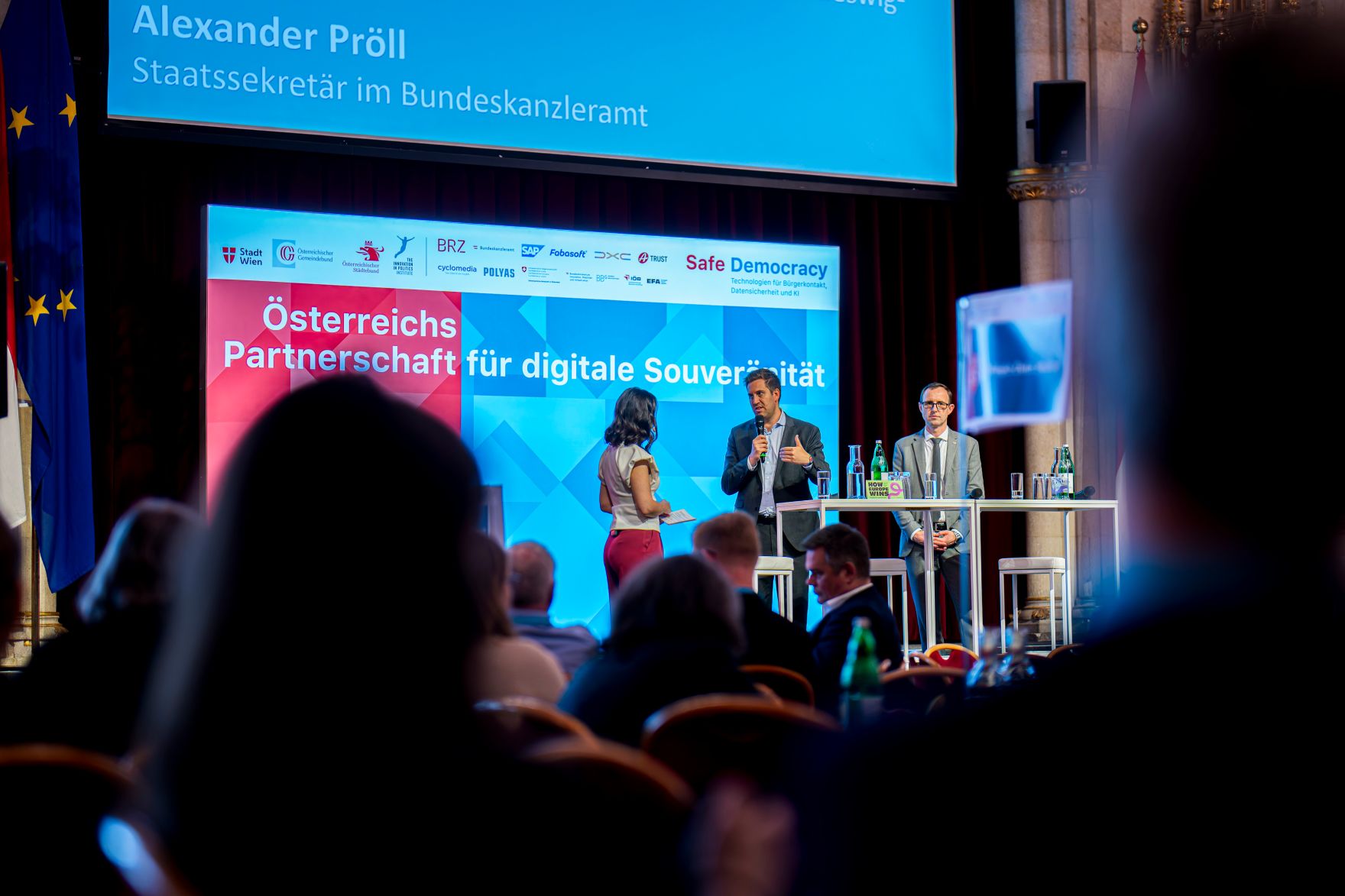 Am 26. M&auml;rz 2026 nahm Staatssekret&auml;r Alexander Pr&ouml;ll (m.) an der Safe Democracy Convention 2026 im Wiener Rathaus teil.