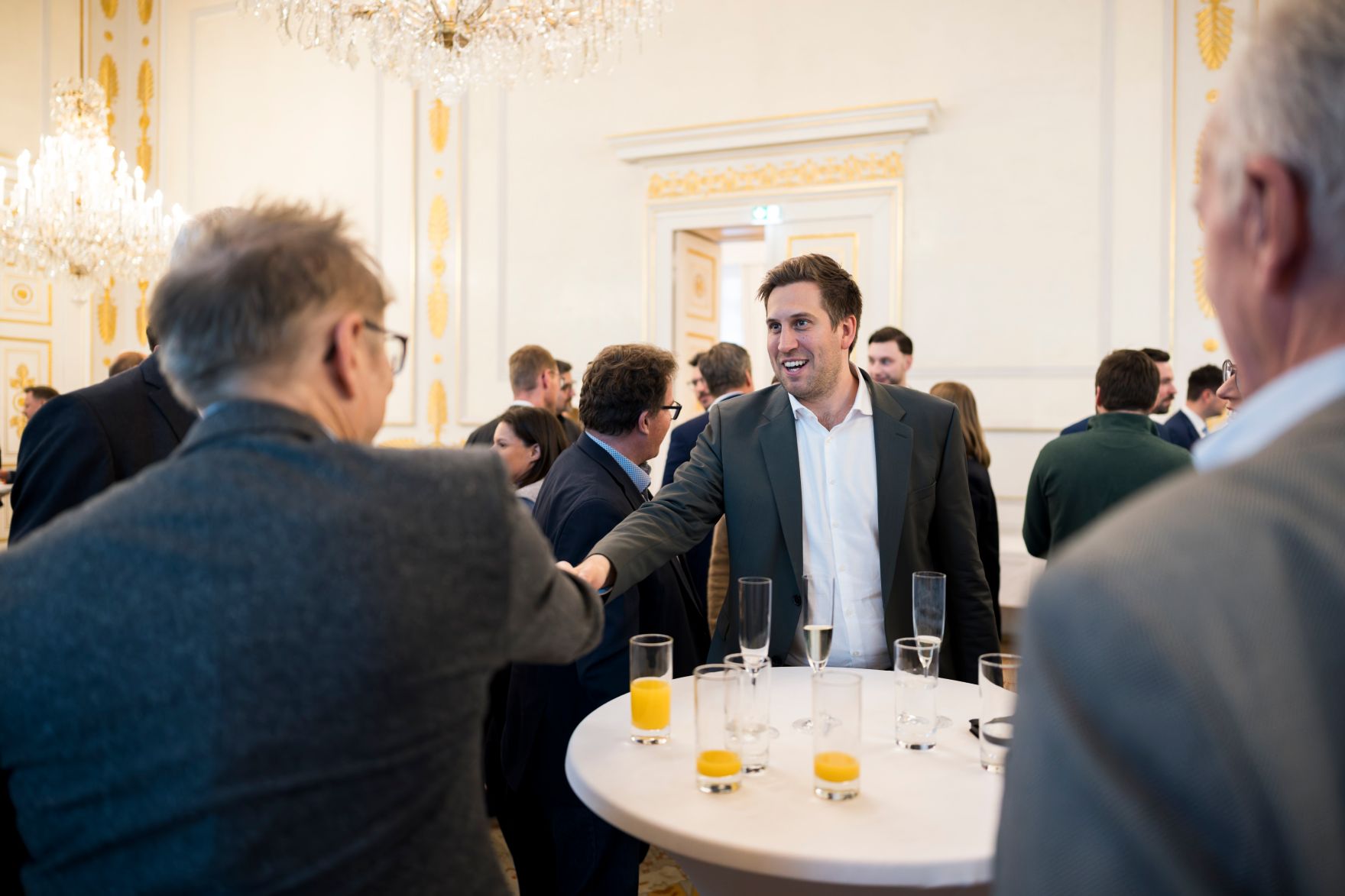 Am 31. M&auml;rz 2026 nahm Staatssekret&auml;r Alexander Pr&ouml;ll (m.) am LinkedIn-Afterwork im Bundeskanzleramt teil.