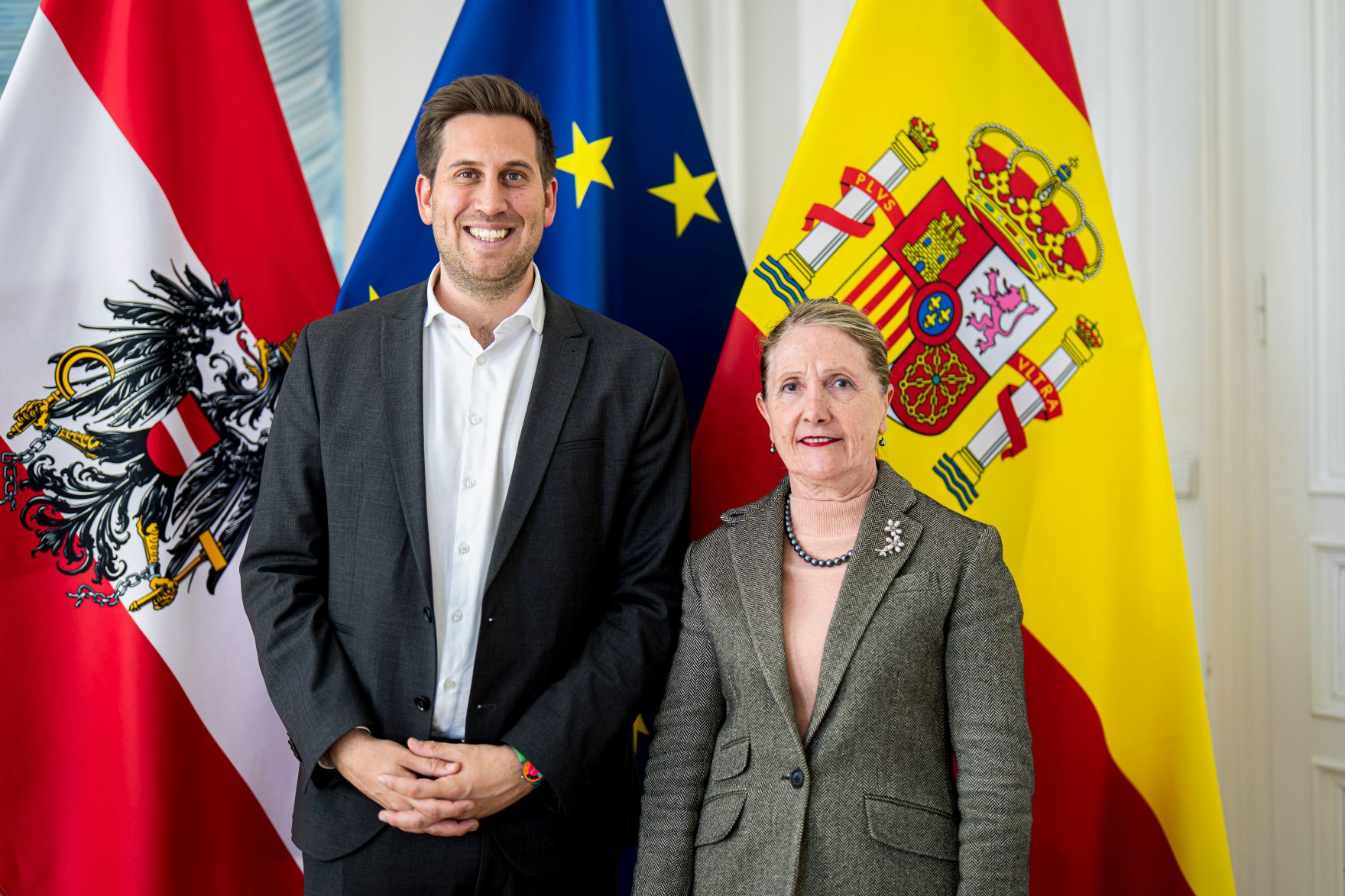 Am 7. April 2026 empfing Staatssekret&auml;r Alexander Pr&ouml;ll (l.) die Botschafterin von Spanien Mar&iacute;a Aurora Mej&iacute;a Errasqu&iacute;n (r.) zu einem Arbeitsgespr&auml;ch im Bundeskanzleramt.