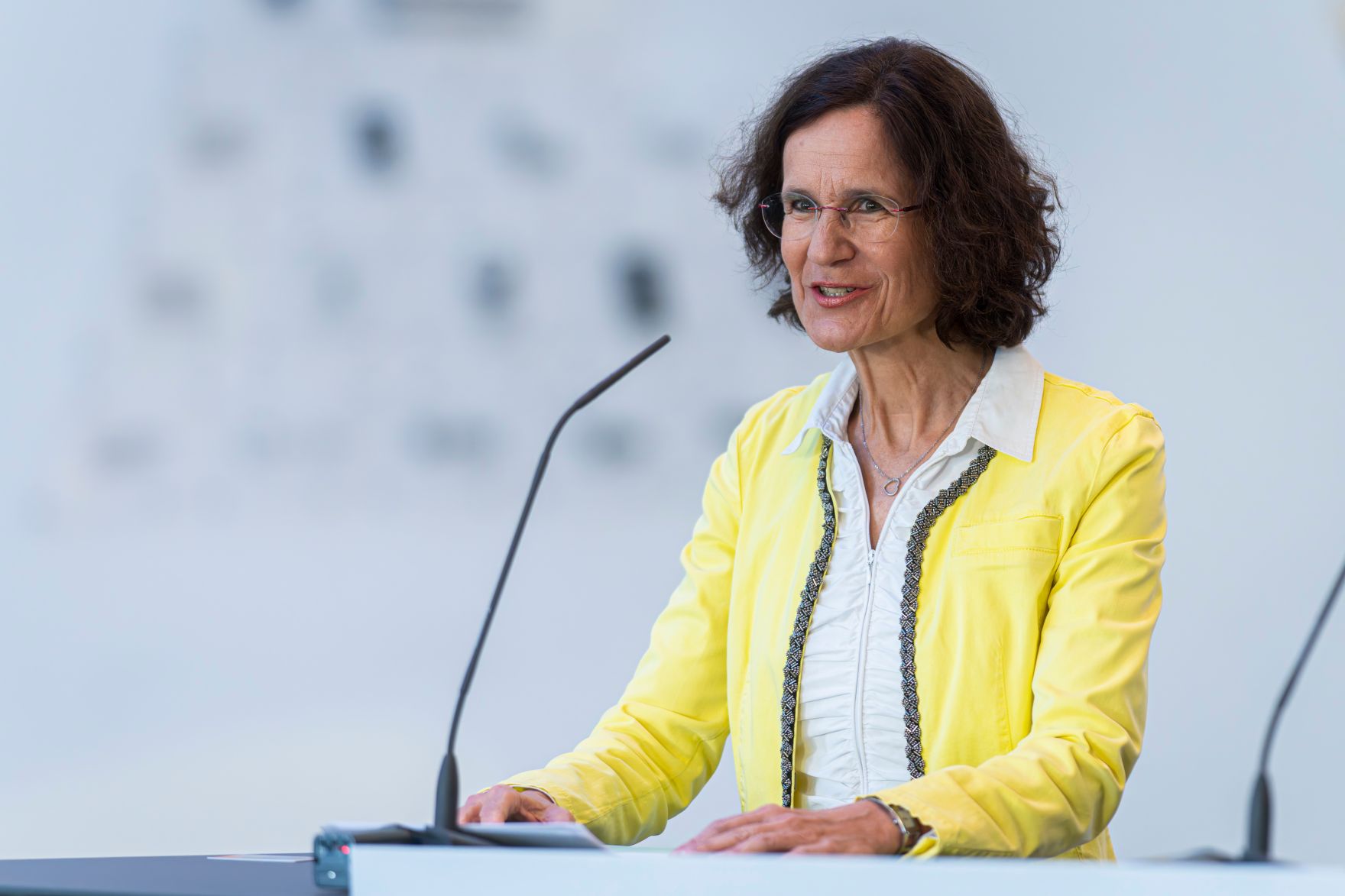 Am 9. April 2026 gab Staatssekret&auml;r Alexander Pr&ouml;ll gemeinsam mit Bundesministerin Eva-Maria Holzleitner, Direktorin der Hochschule Campus Wien Doris Link (im Bild) und Rektor der WU Rupert Sausgruber eine Pressekonferenz zum Digitalen Studierendenausweis.