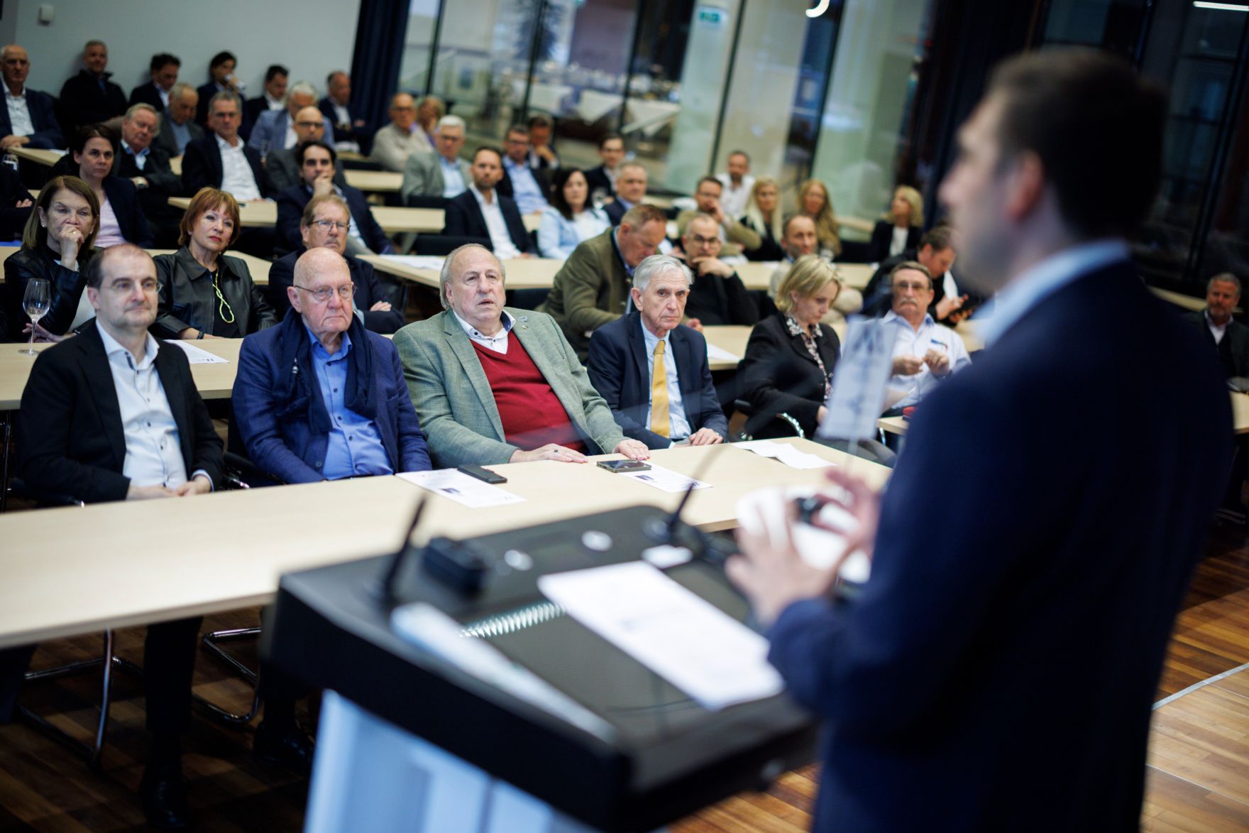 Am 9. April 2026 besuchte Staatssekret&auml;r Alexander Pr&ouml;ll (r.) im Rahmen seines Bundesl&auml;ndertages den Management Club Salzburg.