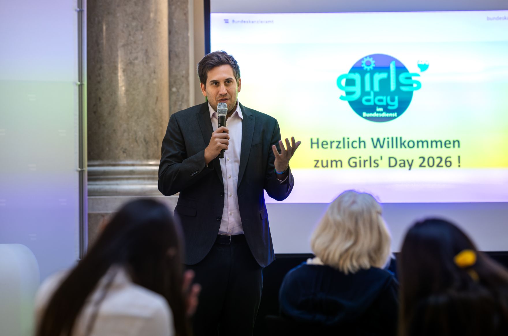 Am 23. April 2026 fand der Girls' Day im Bundeskanzleramt statt. Im Bild Staatssekret&auml;r Alexander Pr&ouml;ll (im Bild).