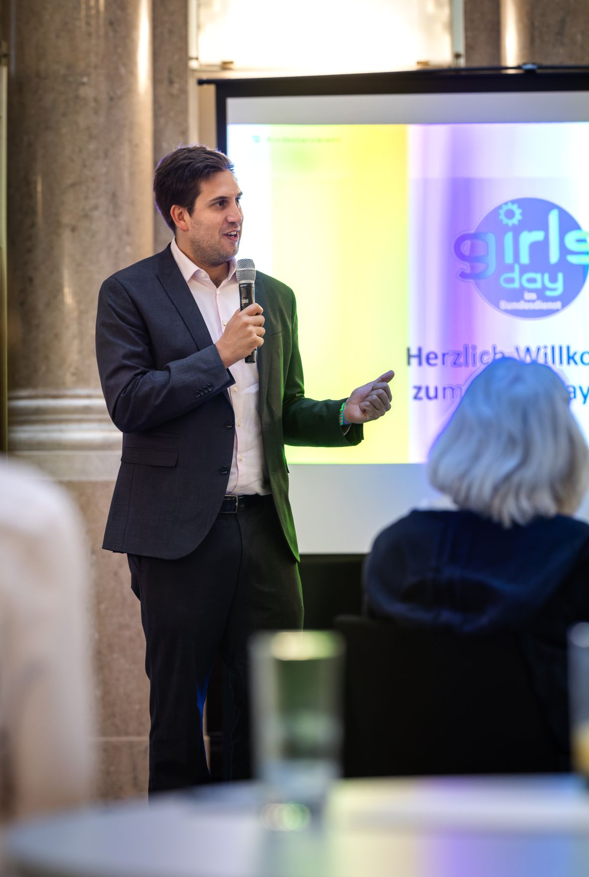 Am 23. April 2026 fand der Girls' Day im Bundeskanzleramt statt. Im Bild Staatssekret&auml;r Alexander Pr&ouml;ll (im Bild).
