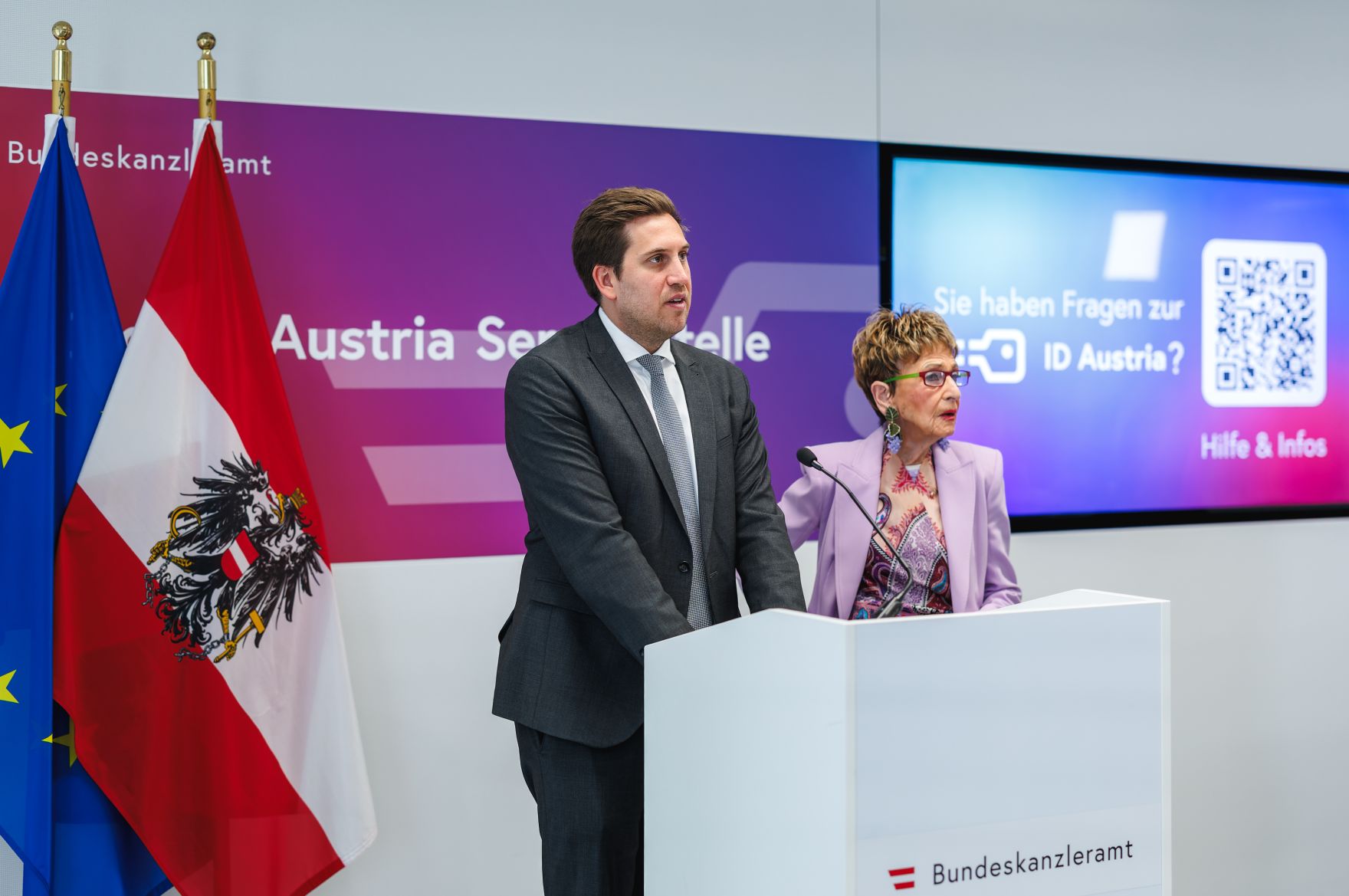 Am 27. April 2026 gab Staatssekret&auml;r Alexander Pr&ouml;ll (l.) gemeinsam mit der Pr&auml;sidentin und Bundesvorsitzenden des &Ouml;sterreichischen Seniorenbundes Ingrid Korosec (r.), eine Pressekonferenz zum Thema &bdquo;Pr&auml;sentation des Digi-Seniorenpakets&ldquo;.