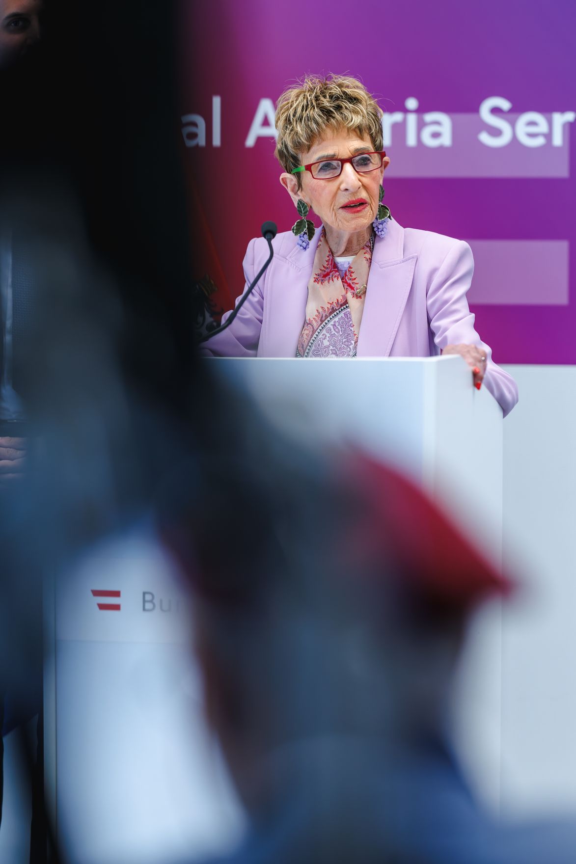 Am 27. April 2026 gab Staatssekret&auml;r Alexander Pr&ouml;ll gemeinsam mit der Pr&auml;sidentin und Bundesvorsitzenden des &Ouml;sterreichischen Seniorenbundes Ingrid Korosec (im Bild), eine Pressekonferenz zum Thema &bdquo;Pr&auml;sentation des Digi-Seniorenpakets&ldquo;.