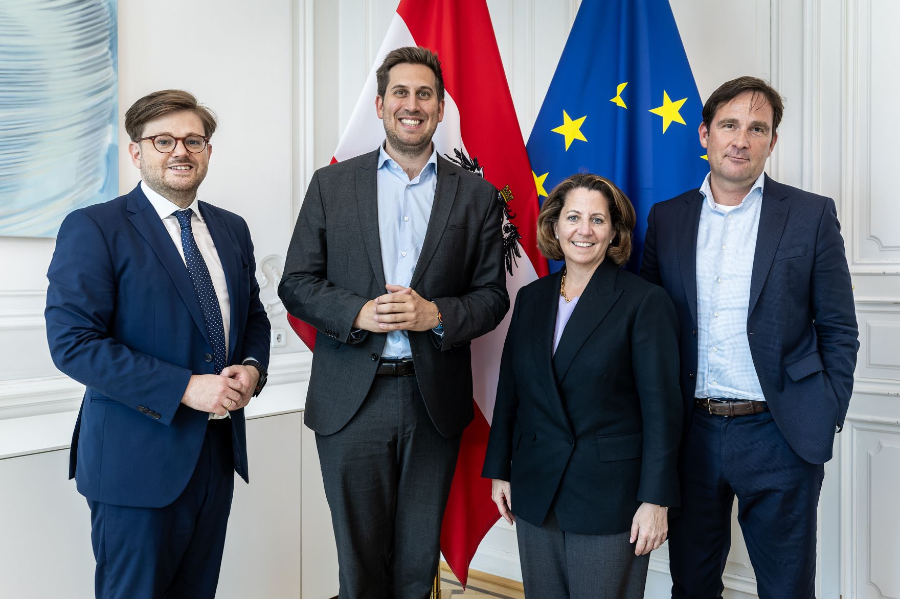 Am 7. Mai 2026 empfing Staatssekret&auml;r Alexander Pr&ouml;ll (m.l.) die Leiterin f&uuml;r globale Angelegenheiten bei Microsoft Lisa Monaco (m.r.) zu einem Arbeitsgespr&auml;ch im Bundeskanzleramt.