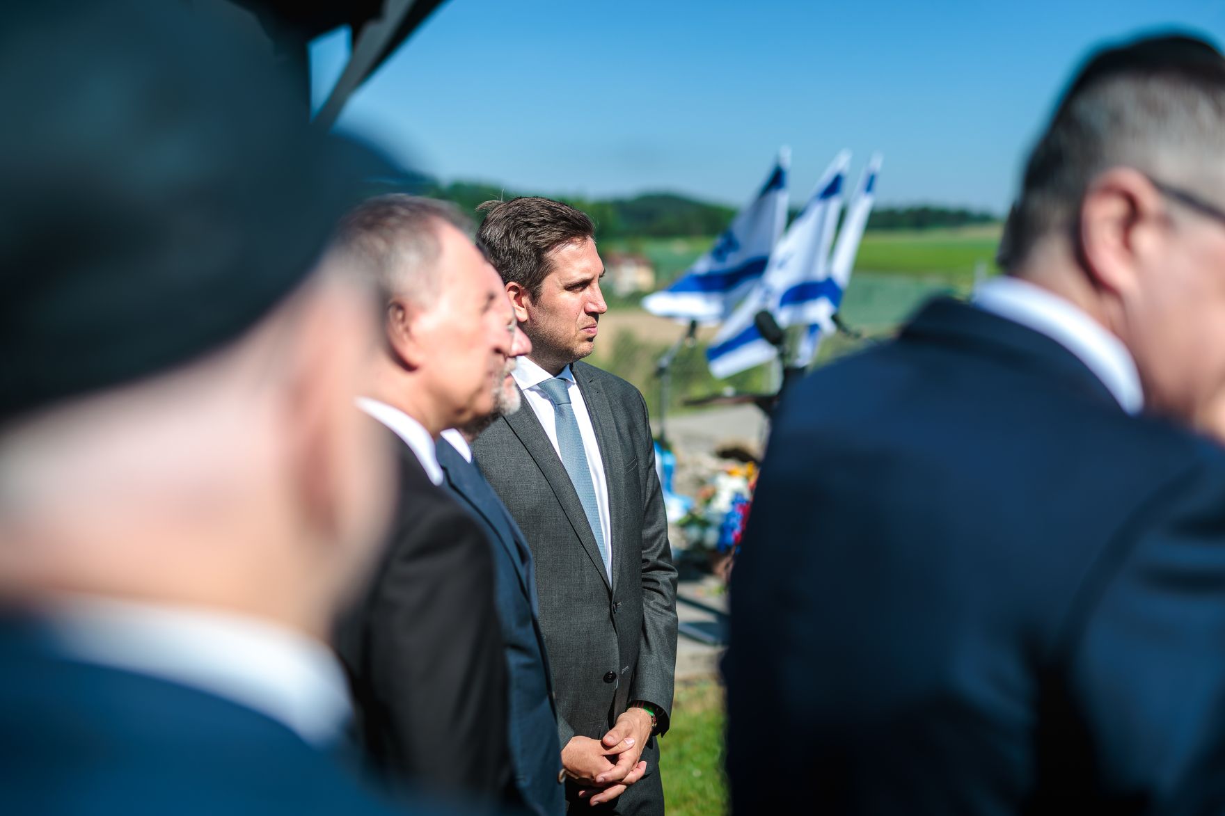 Am 10. Mai 2026 nahm Staatssekret&auml;r Alexander Pr&ouml;ll (m.) am Festakt zum Gedenken an die Befreiung des KZ-Gusen und KZ-Mauthausen teil.