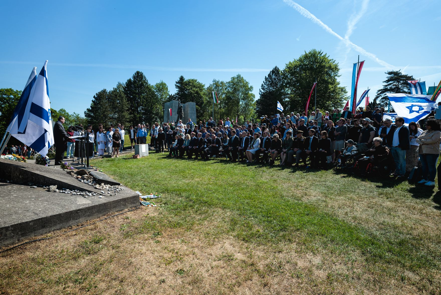 Am 10. Mai 2026 nahm Staatssekret&auml;r Alexander Pr&ouml;ll am Festakt zum Gedenken an die Befreiung des KZ-Gusen und KZ-Mauthausen teil. Im Bild Oskar Deutsch (l.) Pr&auml;sident der Israelitischen Kultusgemeinde, bei einer Rede.