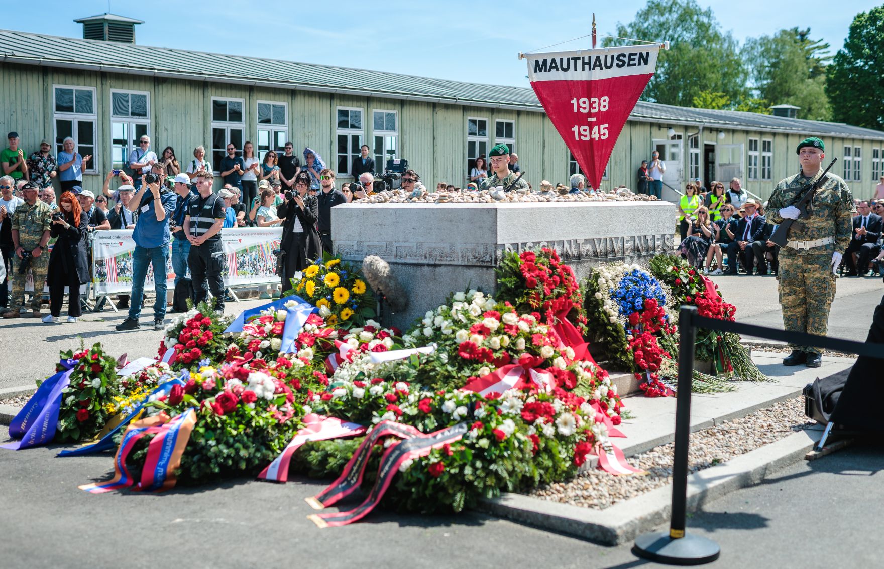 Am 10. Mai 2026 nahm Staatssekret&auml;r Alexander Pr&ouml;ll am Festakt zum Gedenken an die Befreiung des KZ-Gusen und KZ-Mauthausen teil.