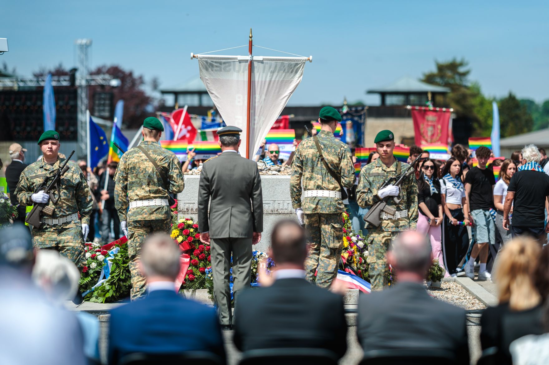 Am 10. Mai 2026 nahm Staatssekret&auml;r Alexander Pr&ouml;ll am Festakt zum Gedenken an die Befreiung des KZ-Gusen und KZ-Mauthausen teil.