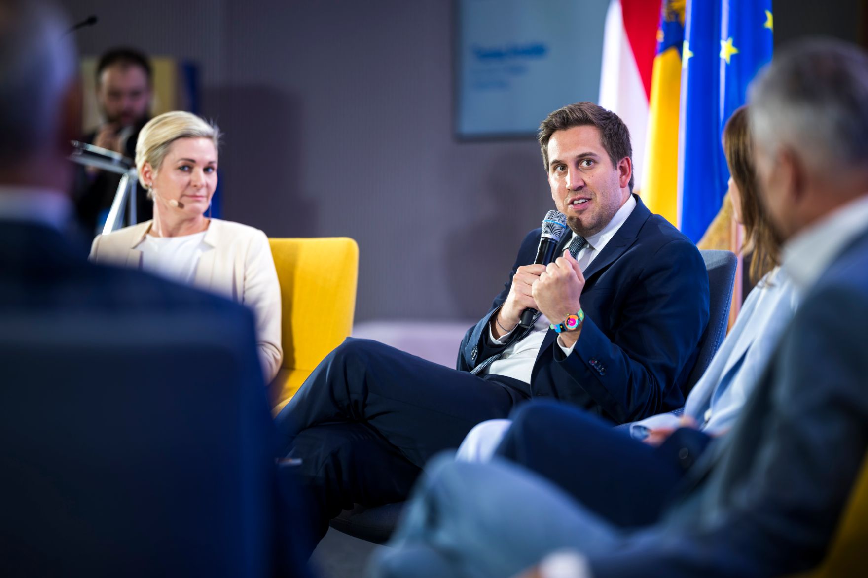 Am 19. Mai 2026 nahm Staatssekret&auml;r Alexander Pr&ouml;ll (m.l.) am Europa-Forum Wachau teil. Im Bild bei einer Paneldiskussion mit Patricia Neumann, Alexander Windbichler, Michael Krammer und Thomas Arnoldner.
