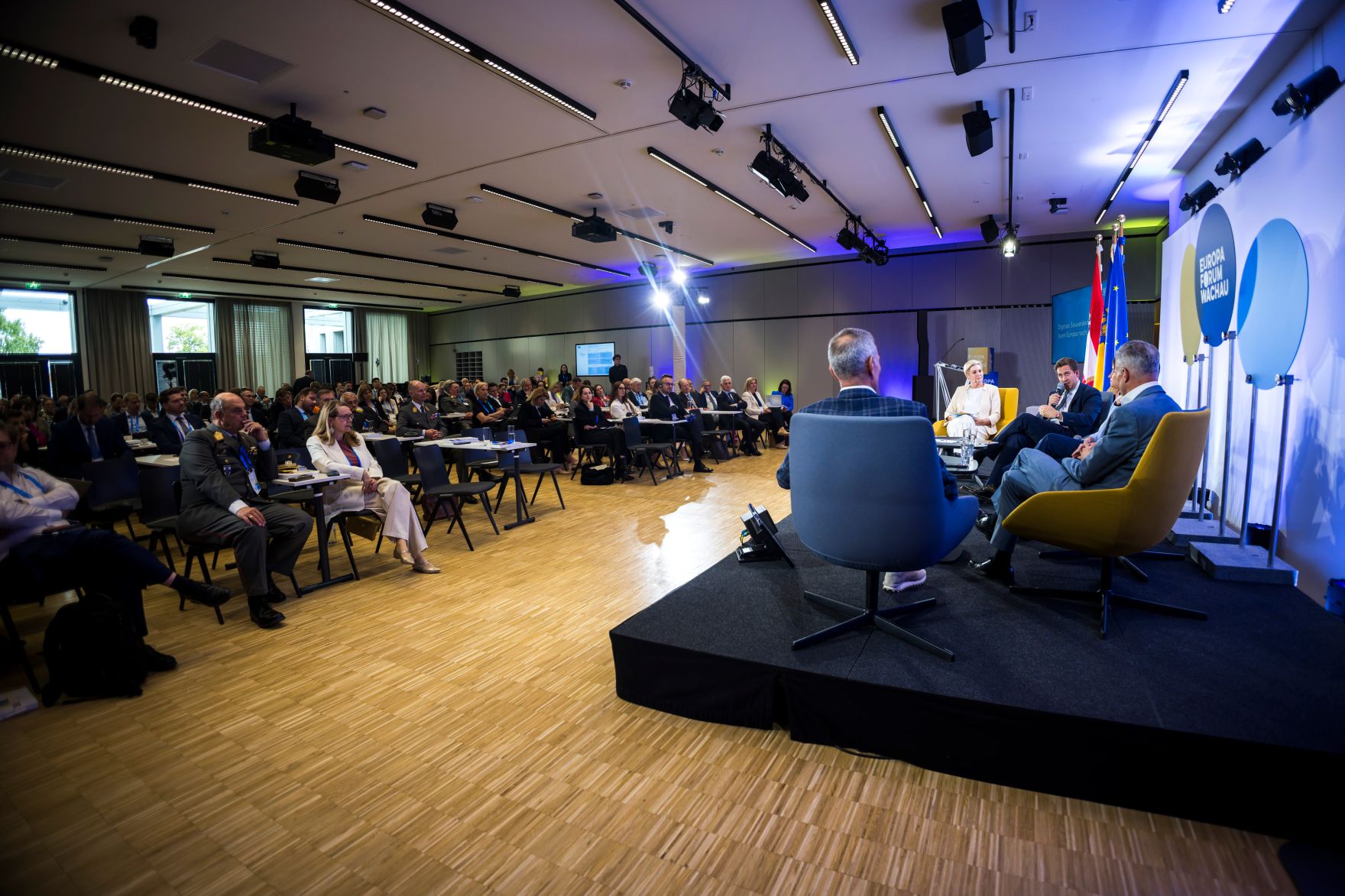 Am 19. Mai 2026 nahm Staatssekret&auml;r Alexander Pr&ouml;ll (m.l.) am Europa-Forum Wachau teil. Im Bild bei einer Paneldiskussion mit Patricia Neumann, Alexander Windbichler, Michael Krammer und Thomas Arnoldner.