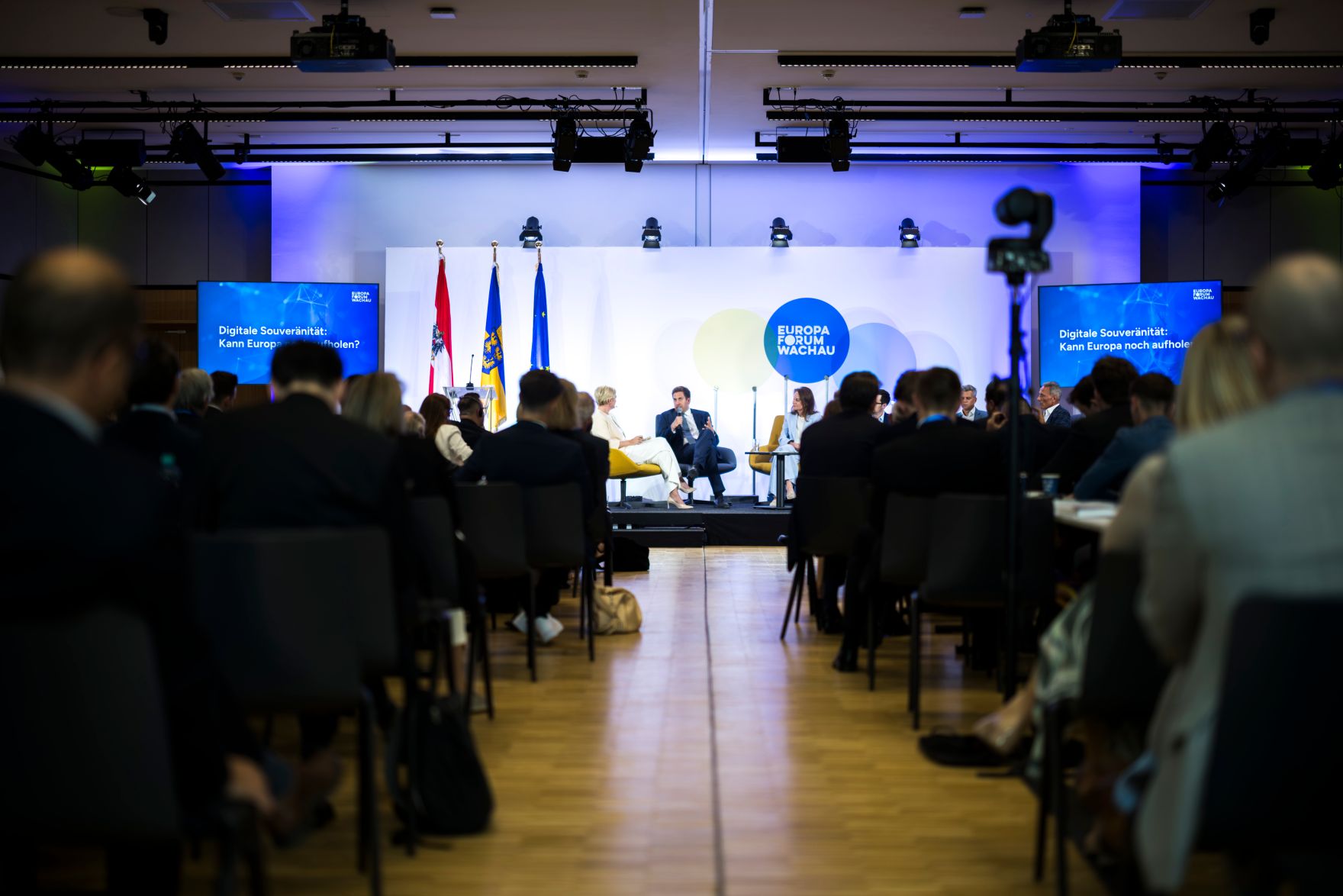 Am 19. Mai 2026 nahm Staatssekret&auml;r Alexander Pr&ouml;ll (m.l.) am Europa-Forum Wachau teil. Im Bild bei einer Paneldiskussion mit Patricia Neumann, Alexander Windbichler, Michael Krammer und Thomas Arnoldner.