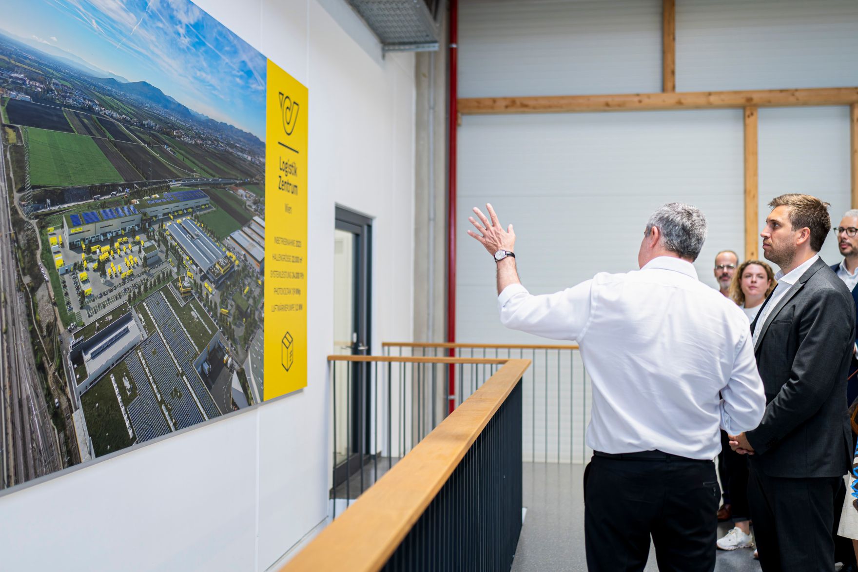 Am 27. Mai 2026 besuchte Staatssekret&auml;r Alexander Pr&ouml;ll (2.v.r.) das Logistikzentrum der &Ouml;sterreichischen Post AG.