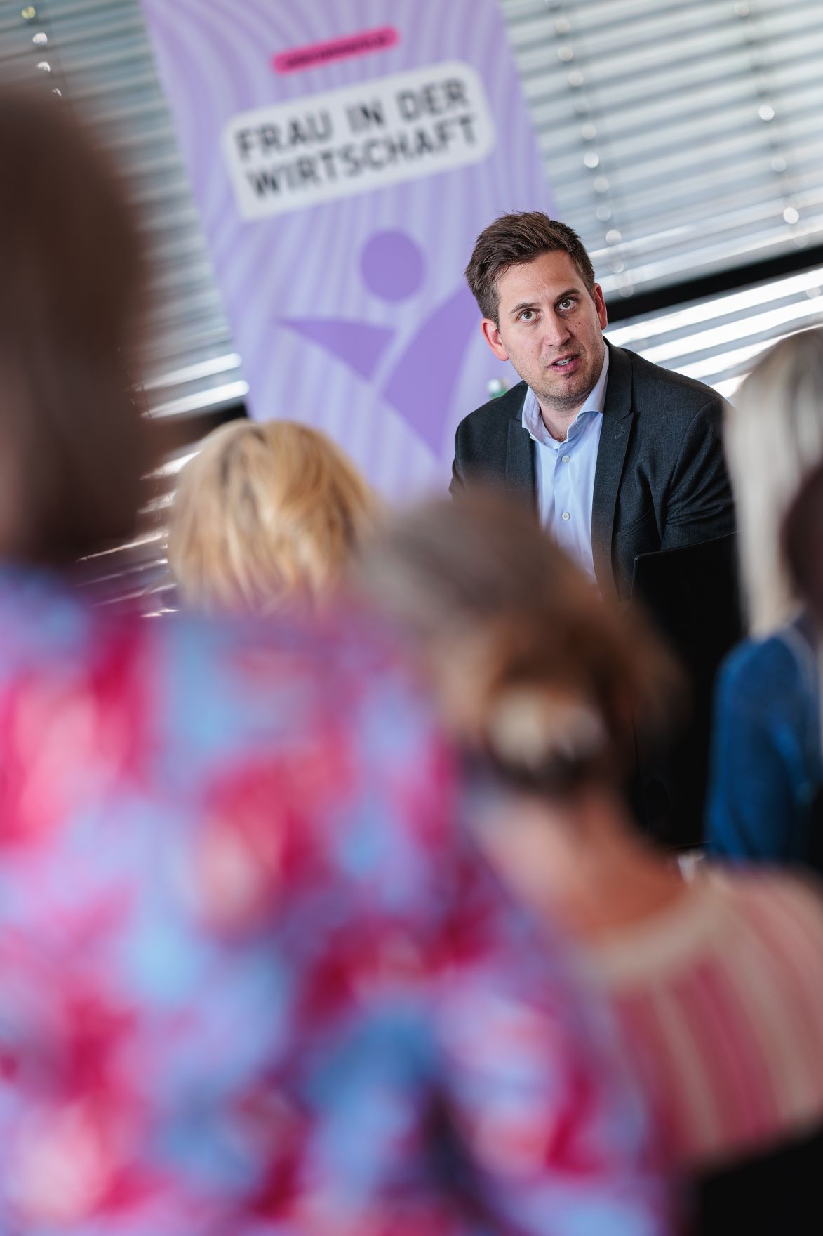 Am 28. Mai 2026 besuchte Staatssekret&auml;r Alexander Pr&ouml;ll (im Bild) im Rahmen seines Bundesl&auml;ndertages und der Initiative &bdquo;She goes AI&ldquo;, das Wirtschaftsf&ouml;rderungsinstitut in Salzburg.