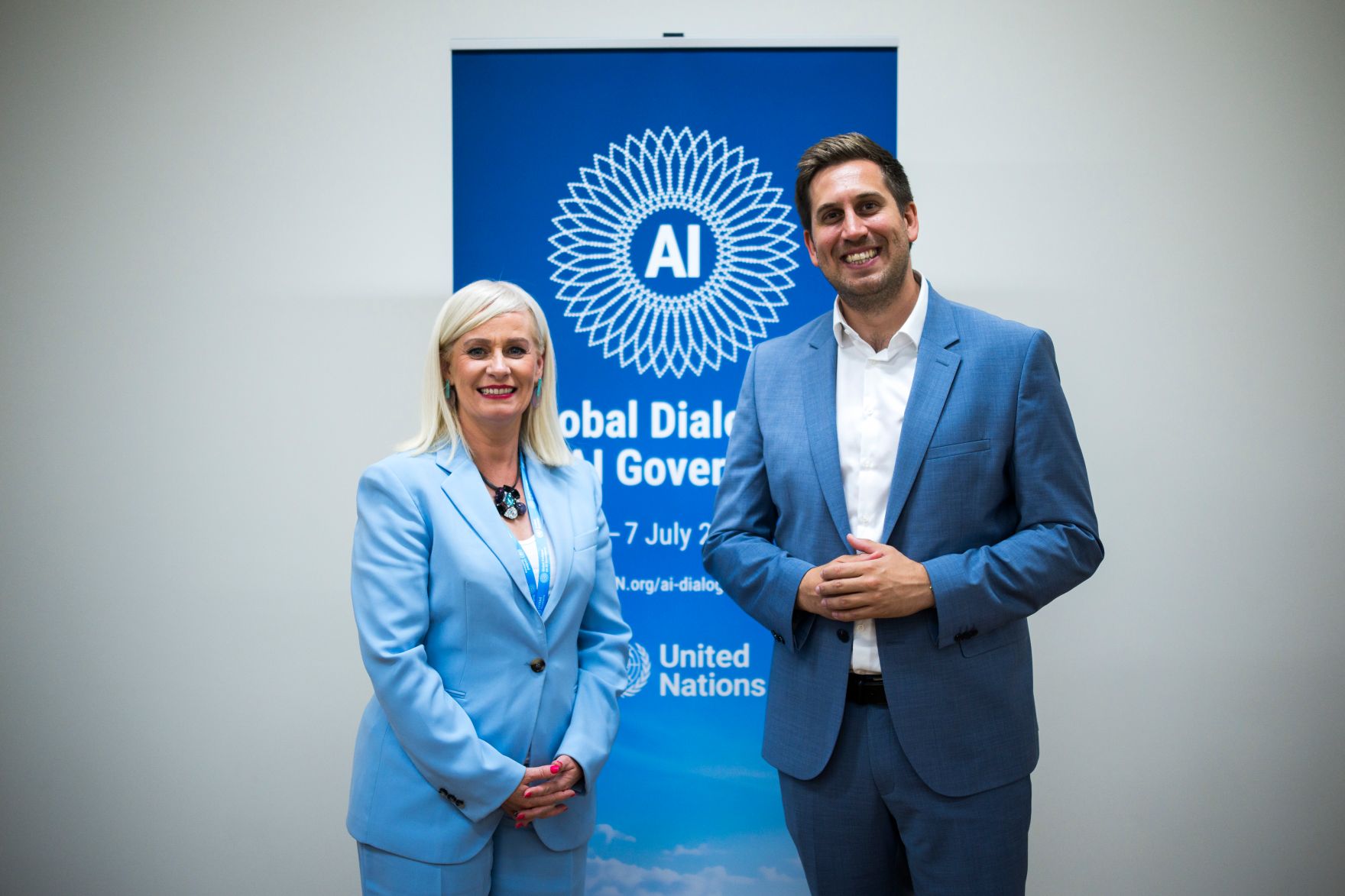 Am 6. Juli 2026 reiste Staatssekret&auml;r Alexander Pr&ouml;ll (r.) zu einem Arbeitsbesuch nach Genf. Im Bild mit der irischen Staatsministerin f&uuml;r K&uuml;nstliche Intelligenz und digitale Transformation Niamh Smyth (l.).