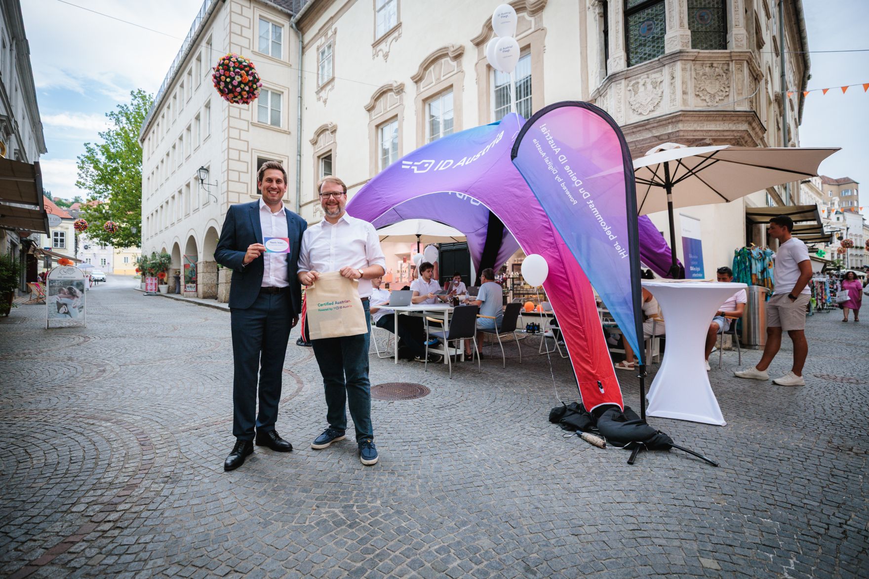 Am 14. Juli 2026 nahm Staatssekret&auml;r Alexander Pr&ouml;ll (l.) an der ID Austria Servicetour 2026 in Krems teil.