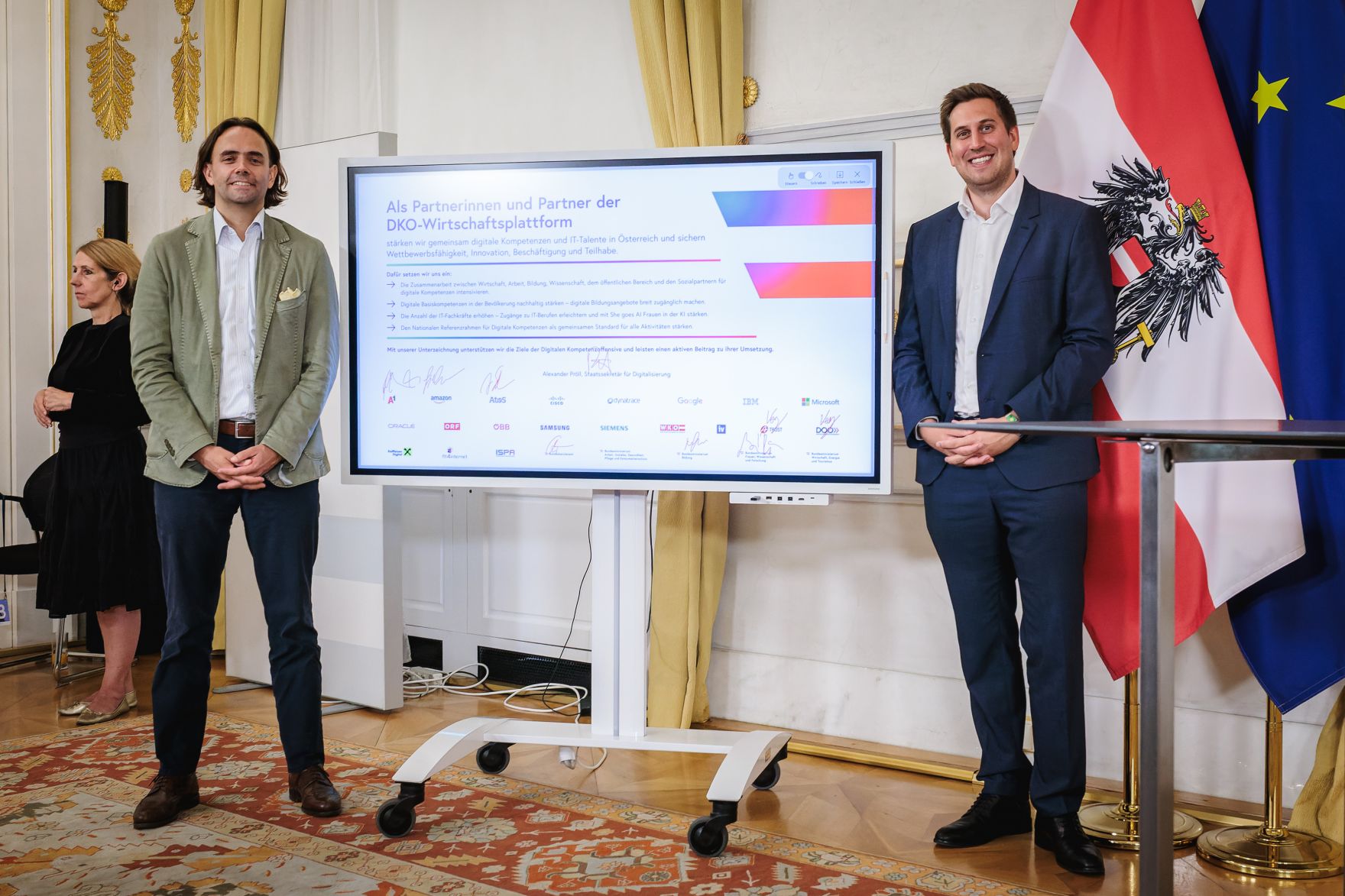 Am 14. Juli 2026 gab Staatssekret&auml;r Alexander Pr&ouml;ll (r.) eine Pressekonferenz anl&auml;sslich der Unterzeichnung des Pakts f&uuml;r Digitale Kompetenzen.