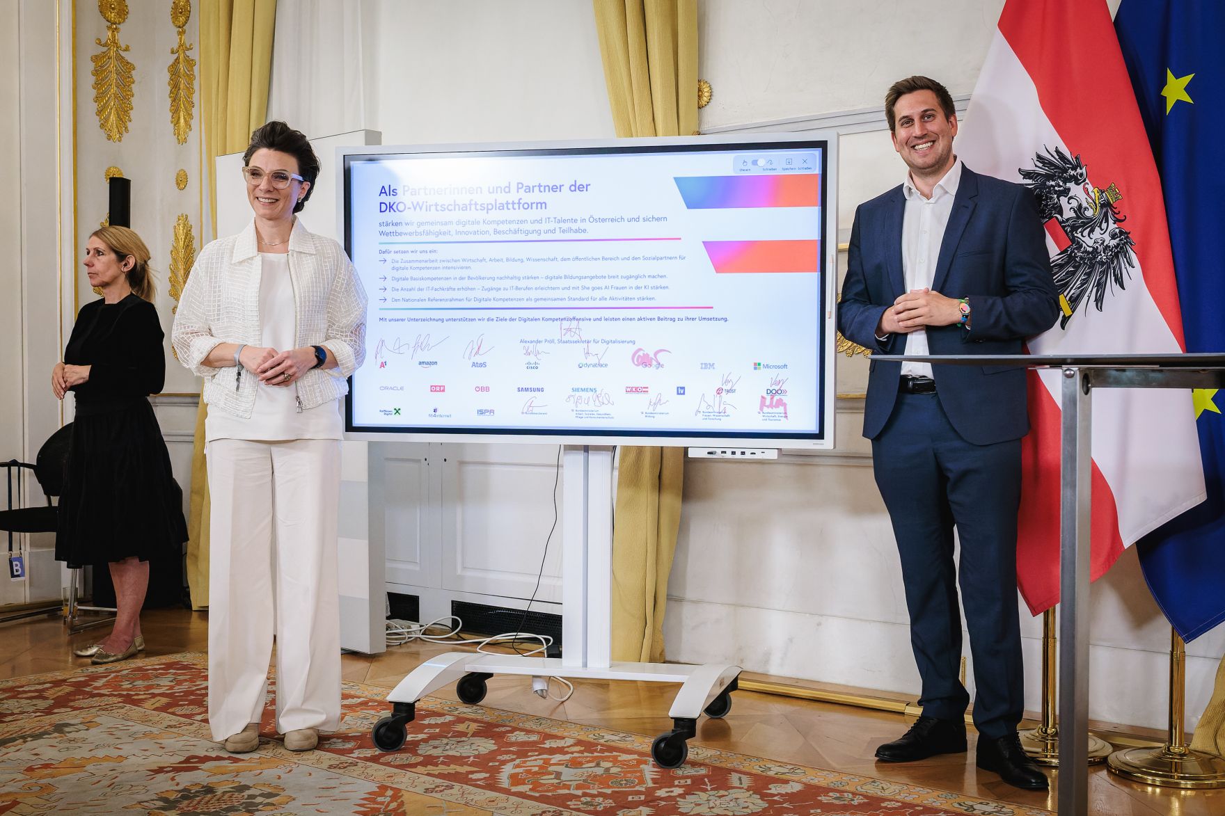 Am 14. Juli 2026 gab Staatssekret&auml;r Alexander Pr&ouml;ll (r.) eine Pressekonferenz anl&auml;sslich der Unterzeichnung des Pakts f&uuml;r Digitale Kompetenzen.