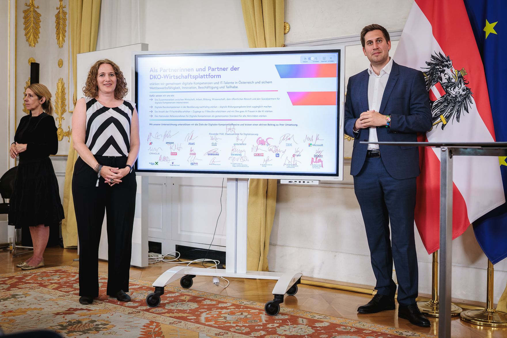 Am 14. Juli 2026 gab Staatssekret&auml;r Alexander Pr&ouml;ll (r.) eine Pressekonferenz anl&auml;sslich der Unterzeichnung des Pakts f&uuml;r Digitale Kompetenzen.