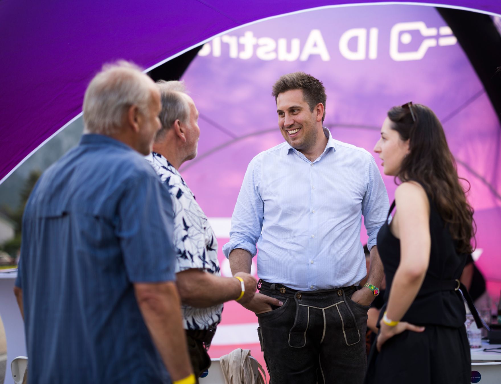 Am 25. Juli 2026 nahm Staatssekret&auml;r Alexander Pr&ouml;ll (m.r.) an der ID Austria Servicetour 2026 beim Egelseefest in Salzburg teil.