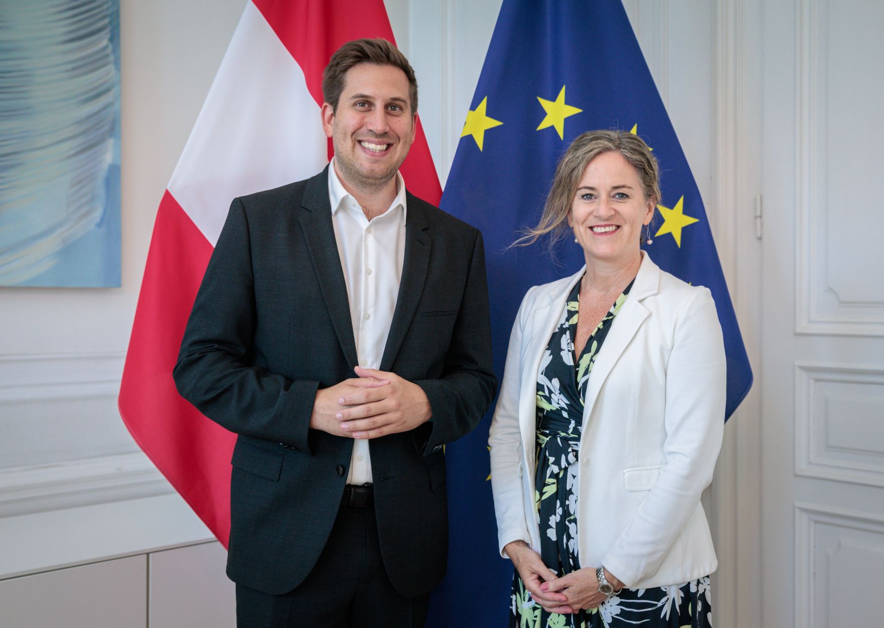 Am 29. Juli 2026 empfing Staatssekret&auml;r Alexander Pr&ouml;ll (l.) die kanadische Botschafterin Alison Grant (r.), zu einem Arbeitsgespr&auml;ch im Bundeskanzleramt.