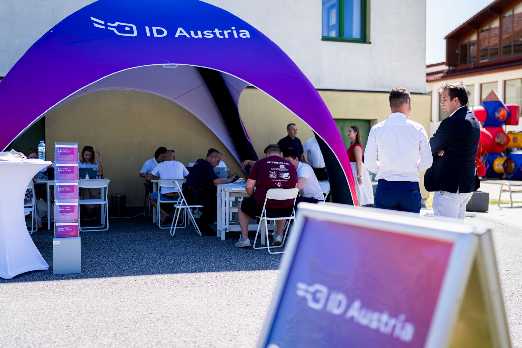 Am 15. August 2026 nahm Staatssekret&auml;r Alexander Pr&ouml;ll (r.) an der ID Austria Servicetour 2026 in Krumbach teil.