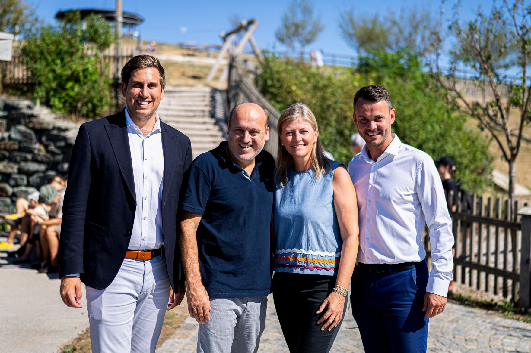 Am 15. August 2026 nahm Staatssekret&auml;r Alexander Pr&ouml;ll (l.) an der ID Austria Servicetour 2026 in Krumbach teil. Im Bild beim Besuch des Eis-Greissler Erlebnisparks in Krumbach.