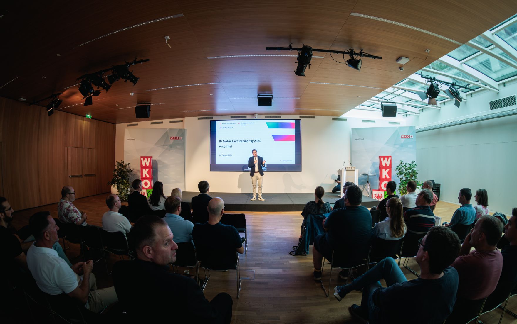Am 27. August 2026 nahm Staatssekret&auml;r Alexander Pr&ouml;ll (m.) im Rahmen seines Bundesl&auml;ndertages in Tirol, am ID Austria Unternehmertag 2026 in Innsbruck teil.