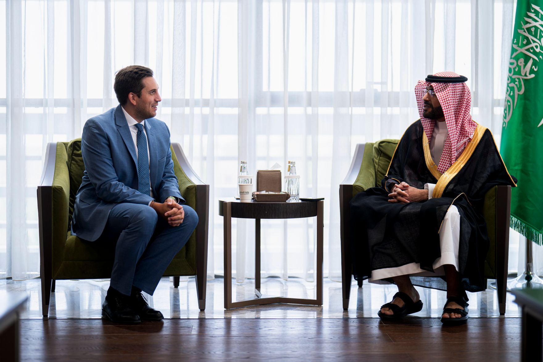 Am 31. August 2026 reise Staatssekret&auml;r Alexander Pr&ouml;ll (l.) zu einem Arbeitsbesuch nach Riad. Im Bild mit dem saudi-arabischen Deputy Minister of International Relations at Ministry of Investment Abdulmajeed Albadrani (r.).