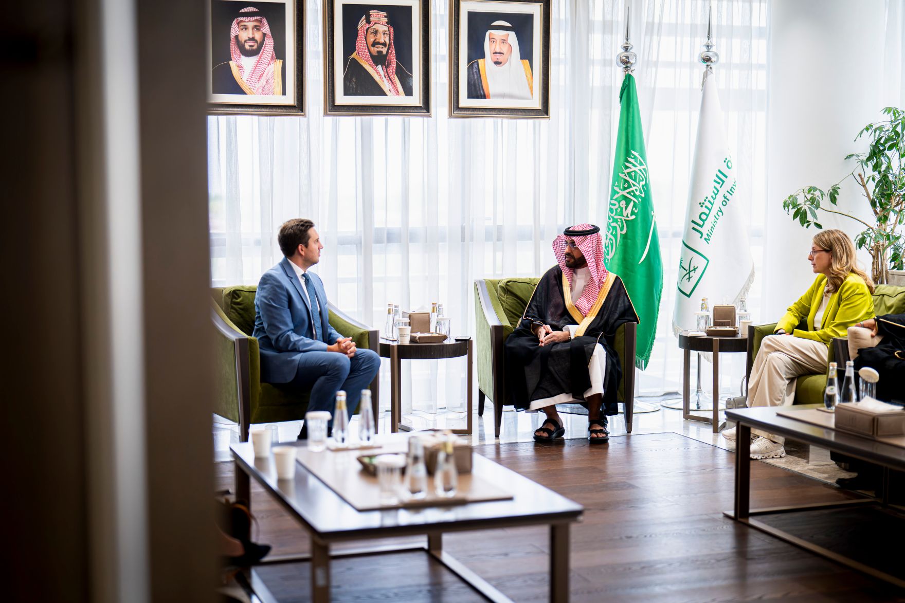Am 31. August 2026 reise Staatssekret&auml;r Alexander Pr&ouml;ll (l.) zu einem Arbeitsbesuch nach Riad. Im Bild mit dem saudi-arabischen Deputy Minister of International Relations at Ministry of Investment Abdulmajeed Albadrani (r.).