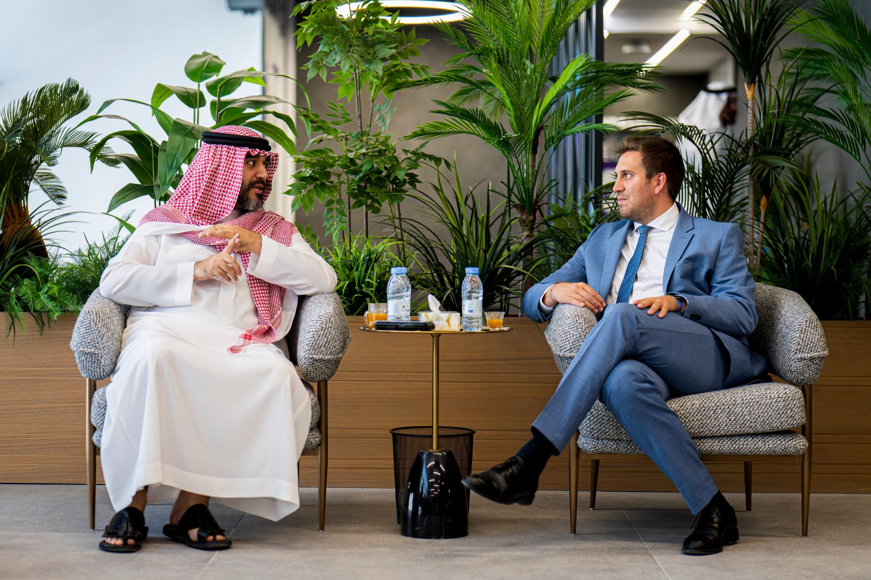 Am 31. August 2026 reise Staatssekret&auml;r Alexander Pr&ouml;ll (r.) zu einem Arbeitsbesuch nach Riad. Im Bild mit Prinz Faisal bin Bandar bin Sultan (l.), Pr&auml;sident der E-Sports Federation.