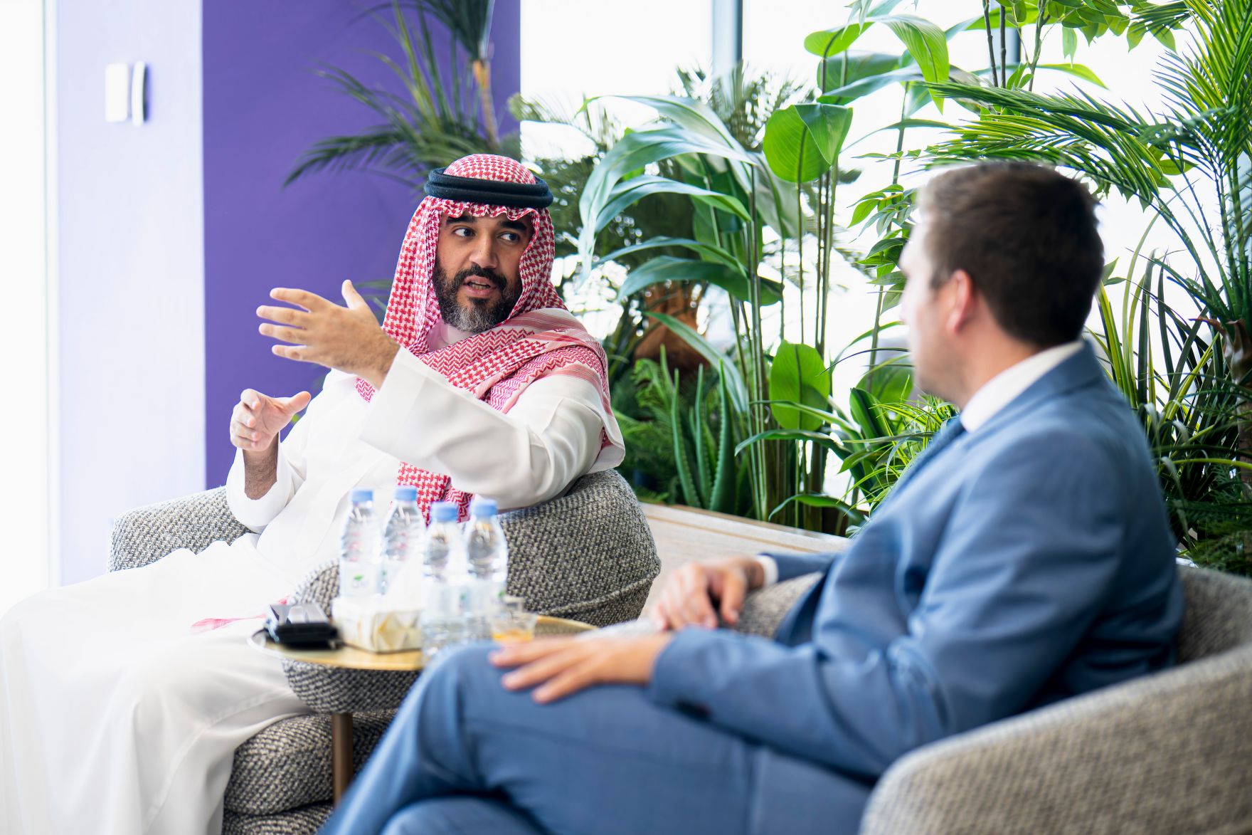 Am 31. August 2026 reise Staatssekret&auml;r Alexander Pr&ouml;ll (r.) zu einem Arbeitsbesuch nach Riad. Im Bild mit Prinz Faisal bin Bandar bin Sultan (l.), Pr&auml;sident der E-Sports Federation.