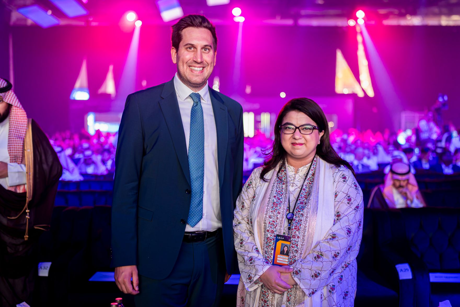 Am 31. August 2026 reise Staatssekret&auml;r Alexander Pr&ouml;ll (l.) zur LEAP 2026 Tech Konferenz in Riad. Im Bild mit der pakistanischen Bundesministerin f&uuml;r Informationstechnologie und Telekommunikation Shaza Fatima Khawaja (r.).