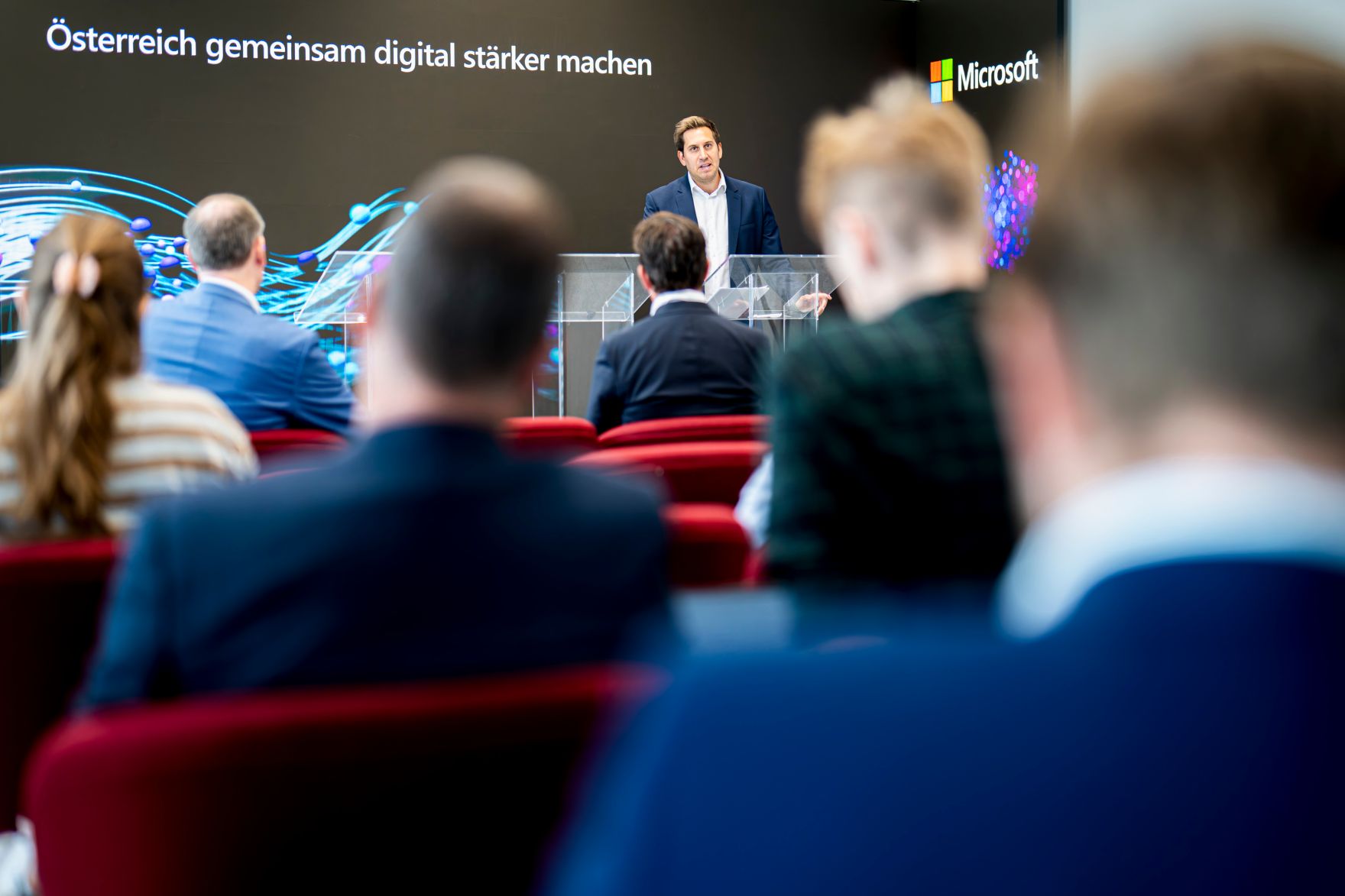 Am 7. September 2026 pr&auml;sentierte Staatssekret&auml;r Alexander Pr&ouml;ll (im Bild) gemeinsam mit Microsoft &Ouml;sterreich General Manager Hermann Erlach und dem Leiter des Wirtschaftsforschungsinstituts Economica Christian Helmenstein eine Studie zum KI-Potenzial &Ouml;sterreichs.